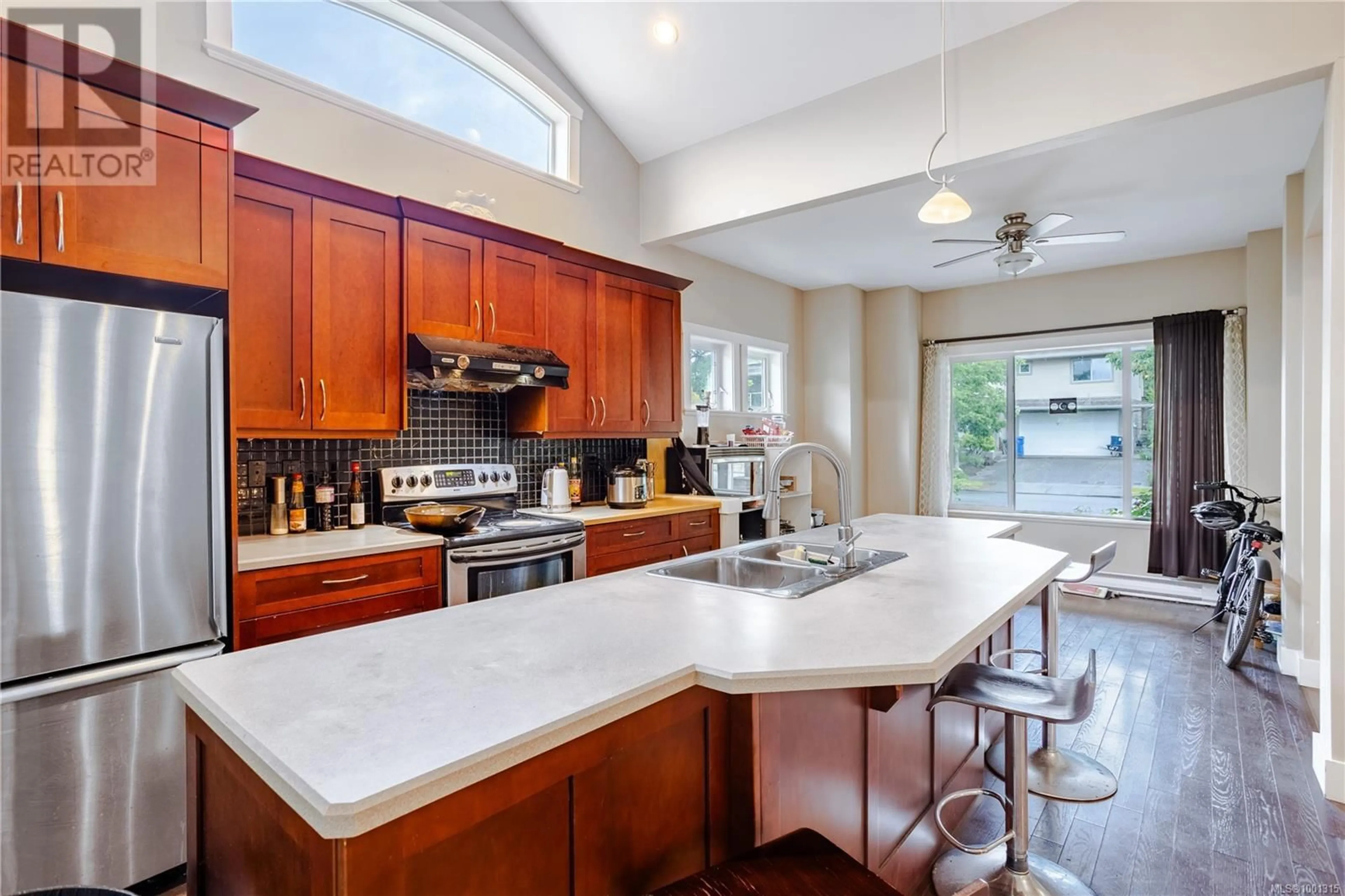 Open concept kitchen, ceramic/tile floor for 545 POETS TRAIL DRIVE, Nanaimo British Columbia V9R7C4
