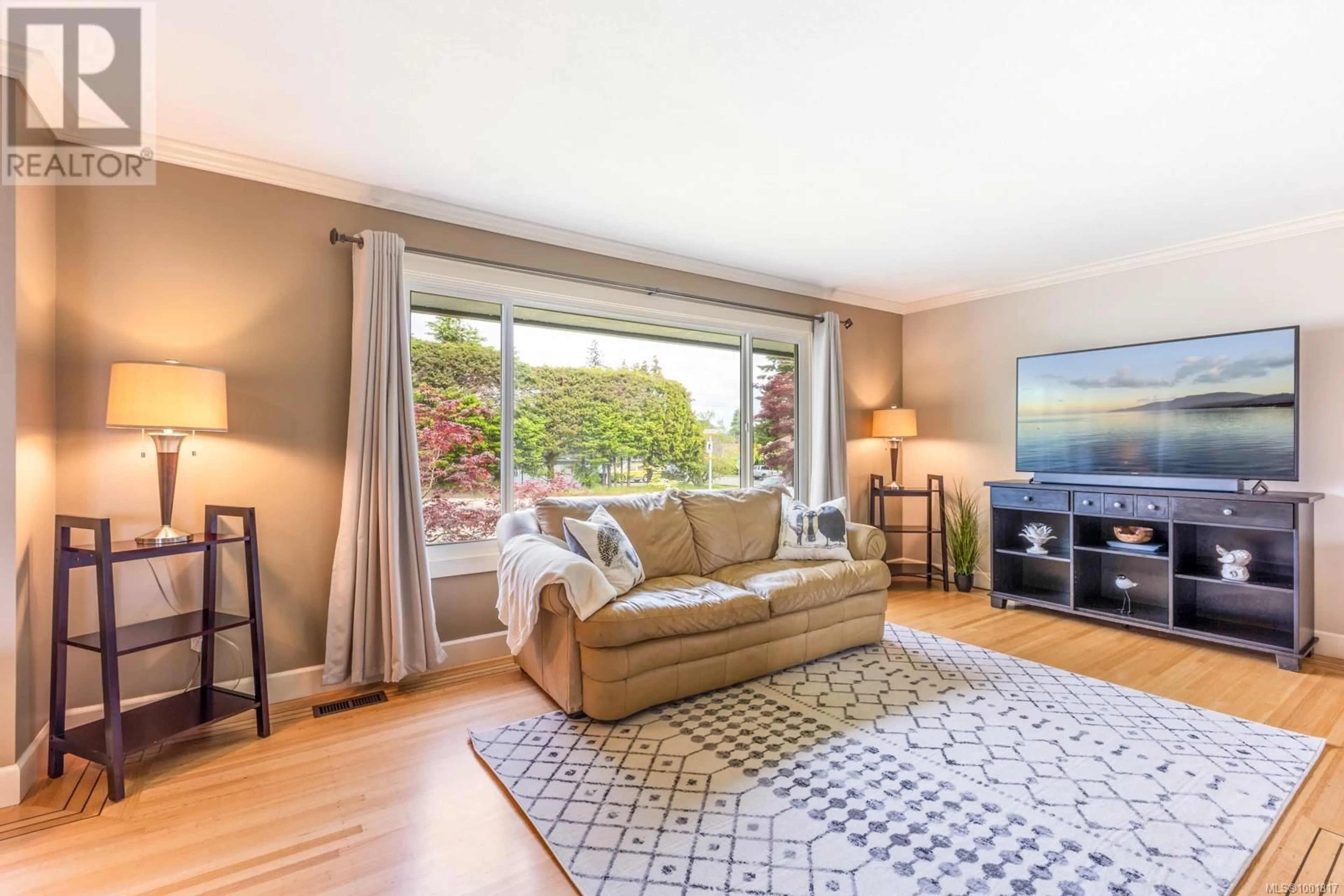 Living room with furniture, unknown for 626 17TH STREET, Courtenay British Columbia V9N1Z1