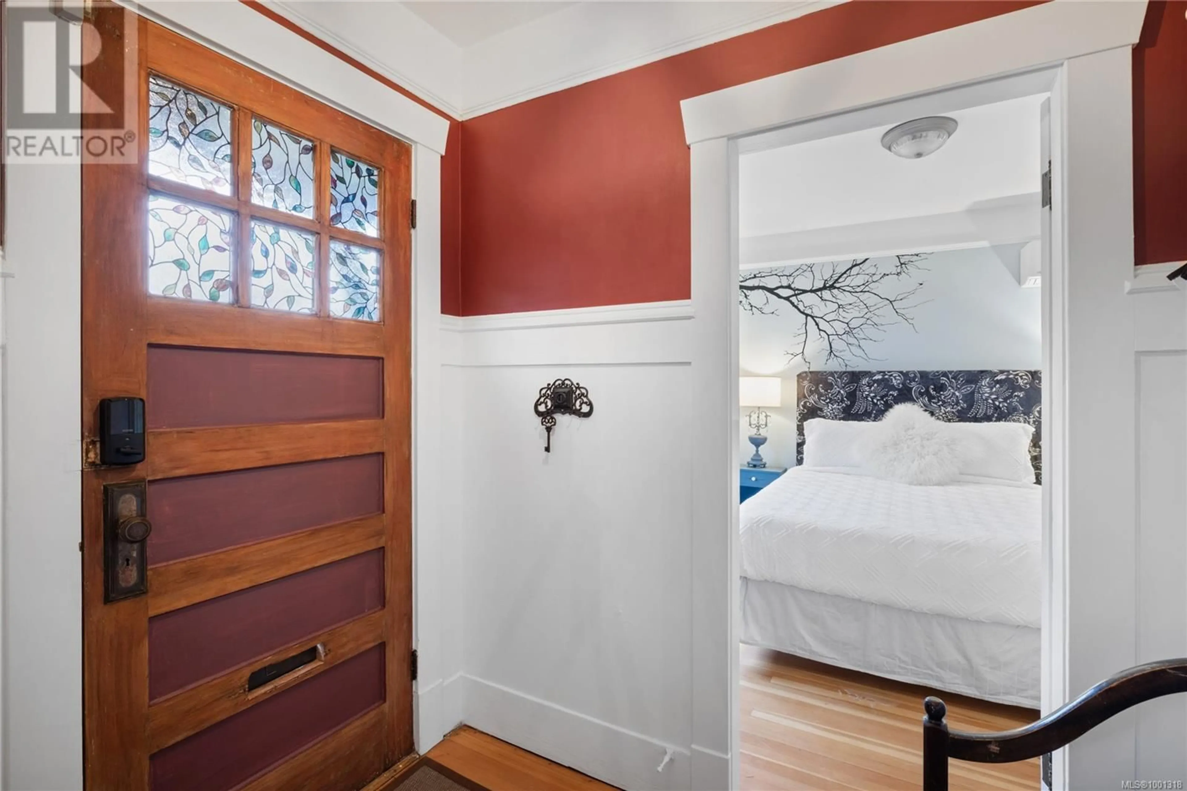 Indoor entryway for 368 MILTON STREET, Nanaimo British Columbia V9R2K7