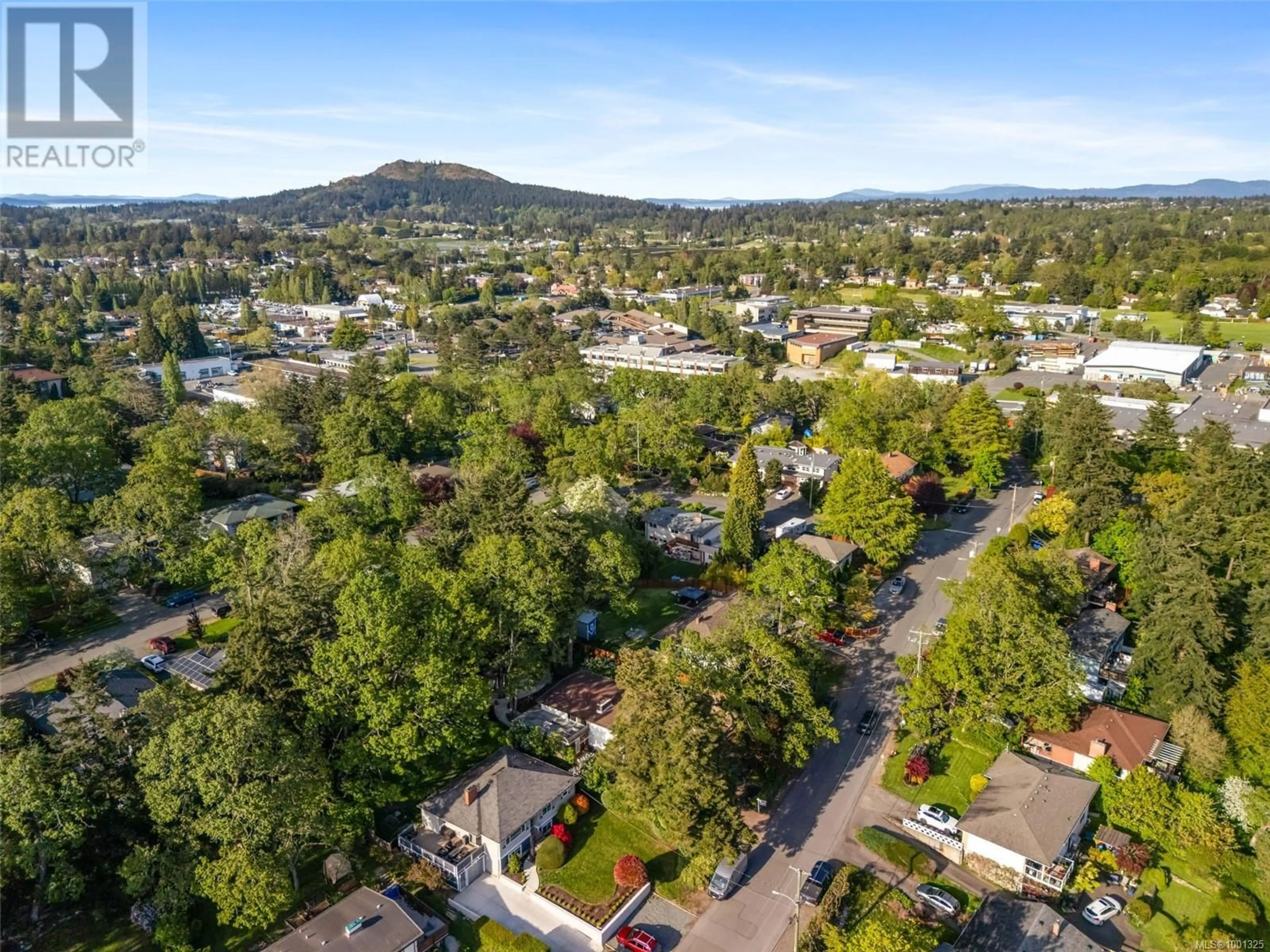 A pic from outside/outdoor area/front of a property/back of a property/a pic from drone, mountain view for 996 GREENRIDGE CRESCENT, Saanich British Columbia V8X3B9