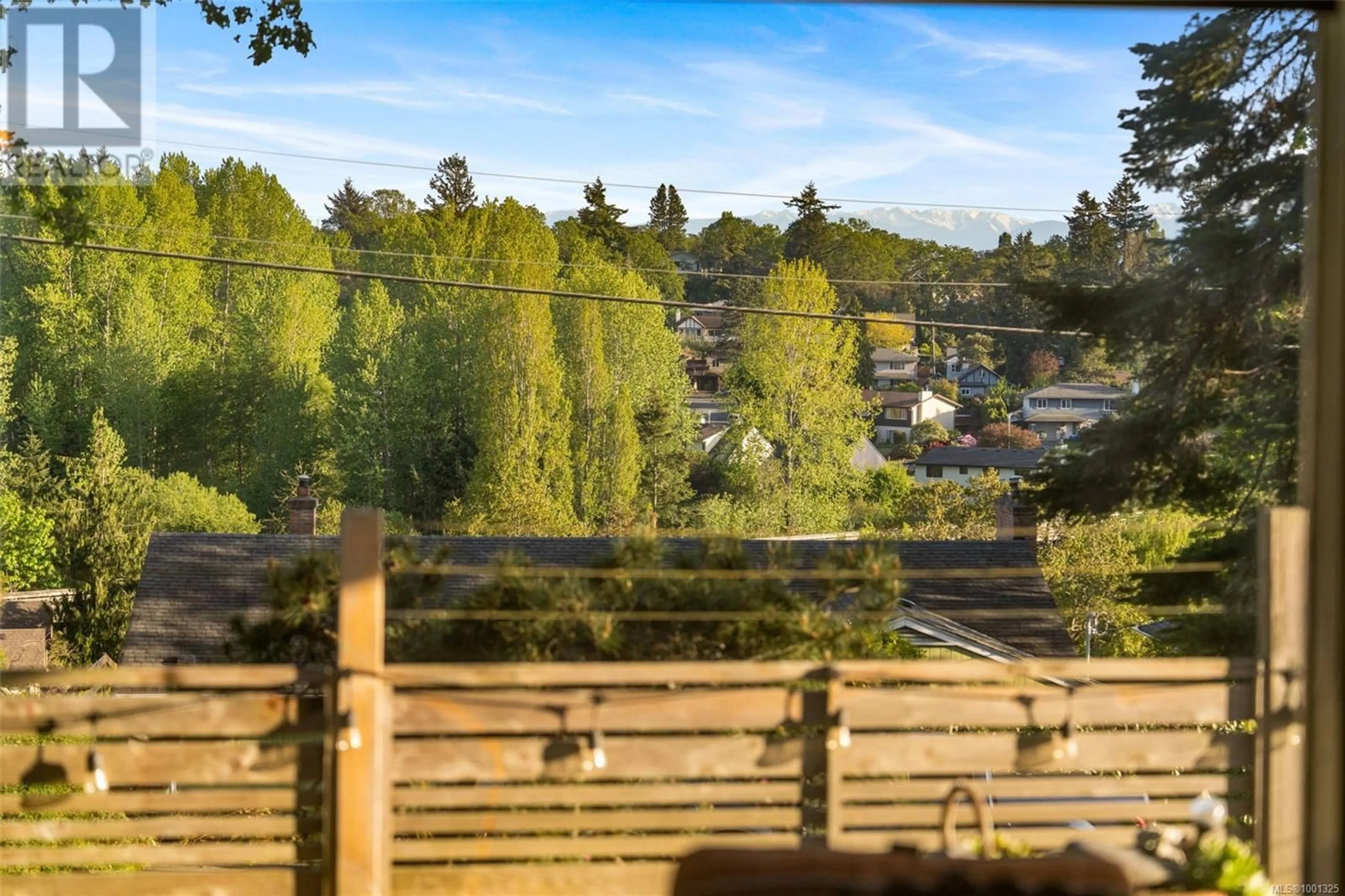 Patio, forest/trees view for 996 GREENRIDGE CRESCENT, Saanich British Columbia V8X3B9