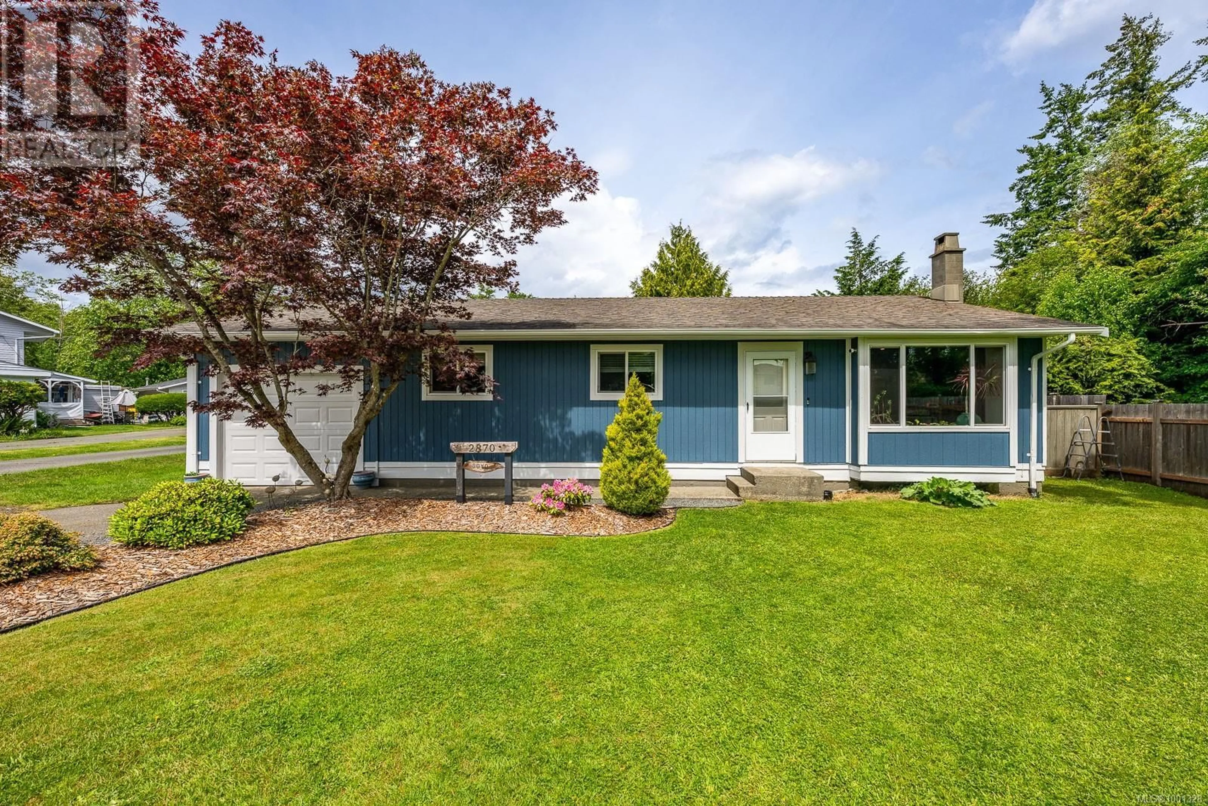 Home with vinyl exterior material, street for 2870 COUNTRY CLOSE, Campbell River British Columbia V9W6X7