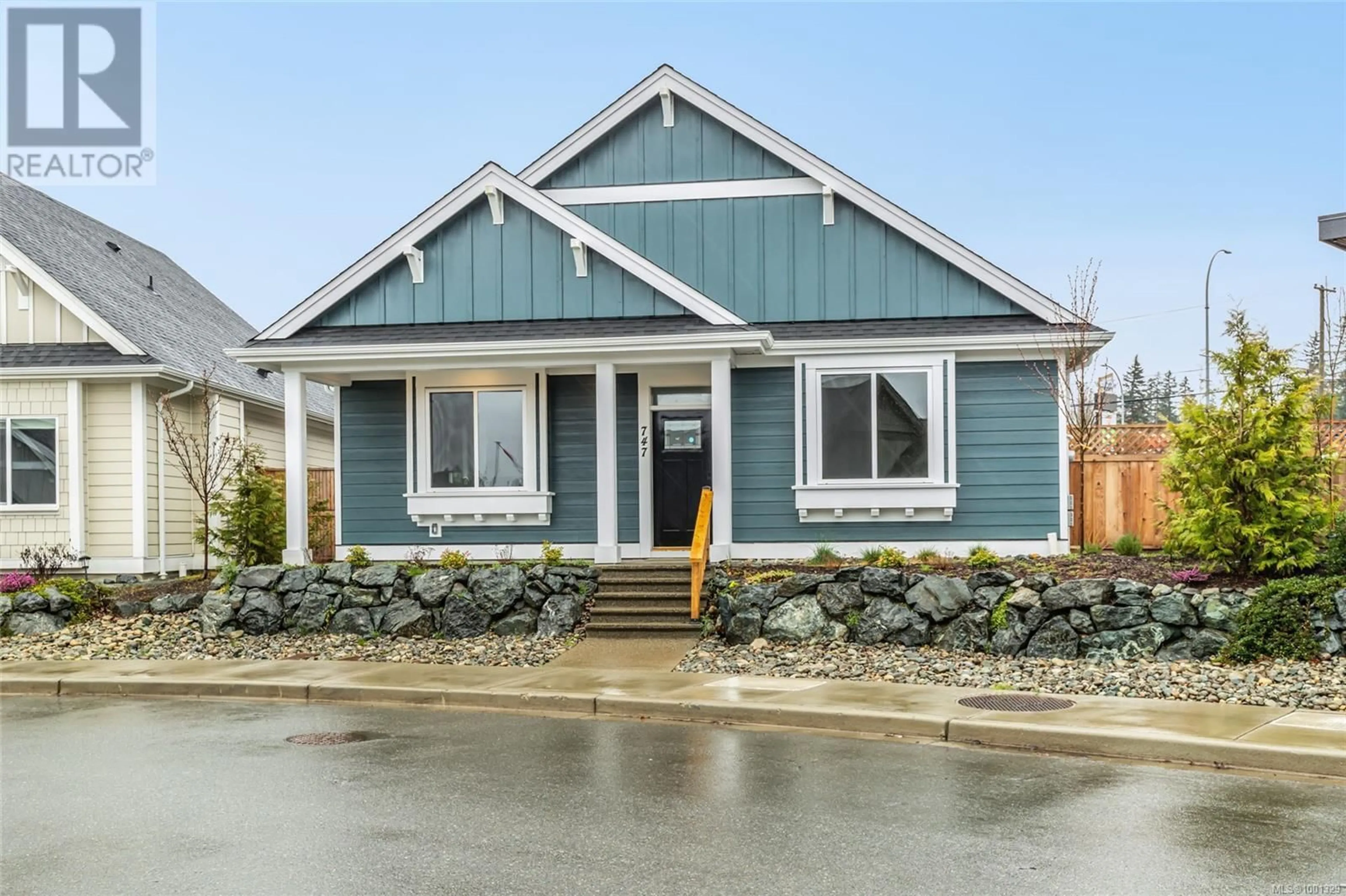 Home with vinyl exterior material, street for 747 BRIARWOOD DRIVE, Parksville British Columbia V9P2P9