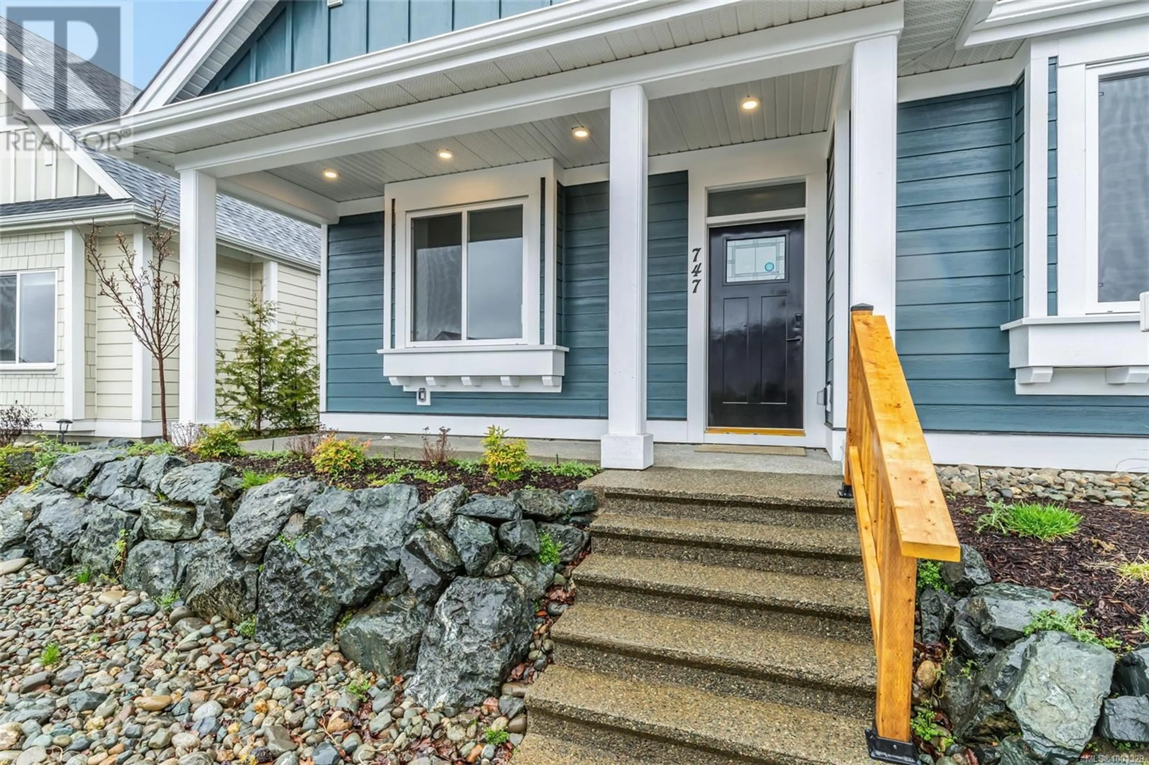 Home with vinyl exterior material, street for 747 BRIARWOOD DRIVE, Parksville British Columbia V9P2P9