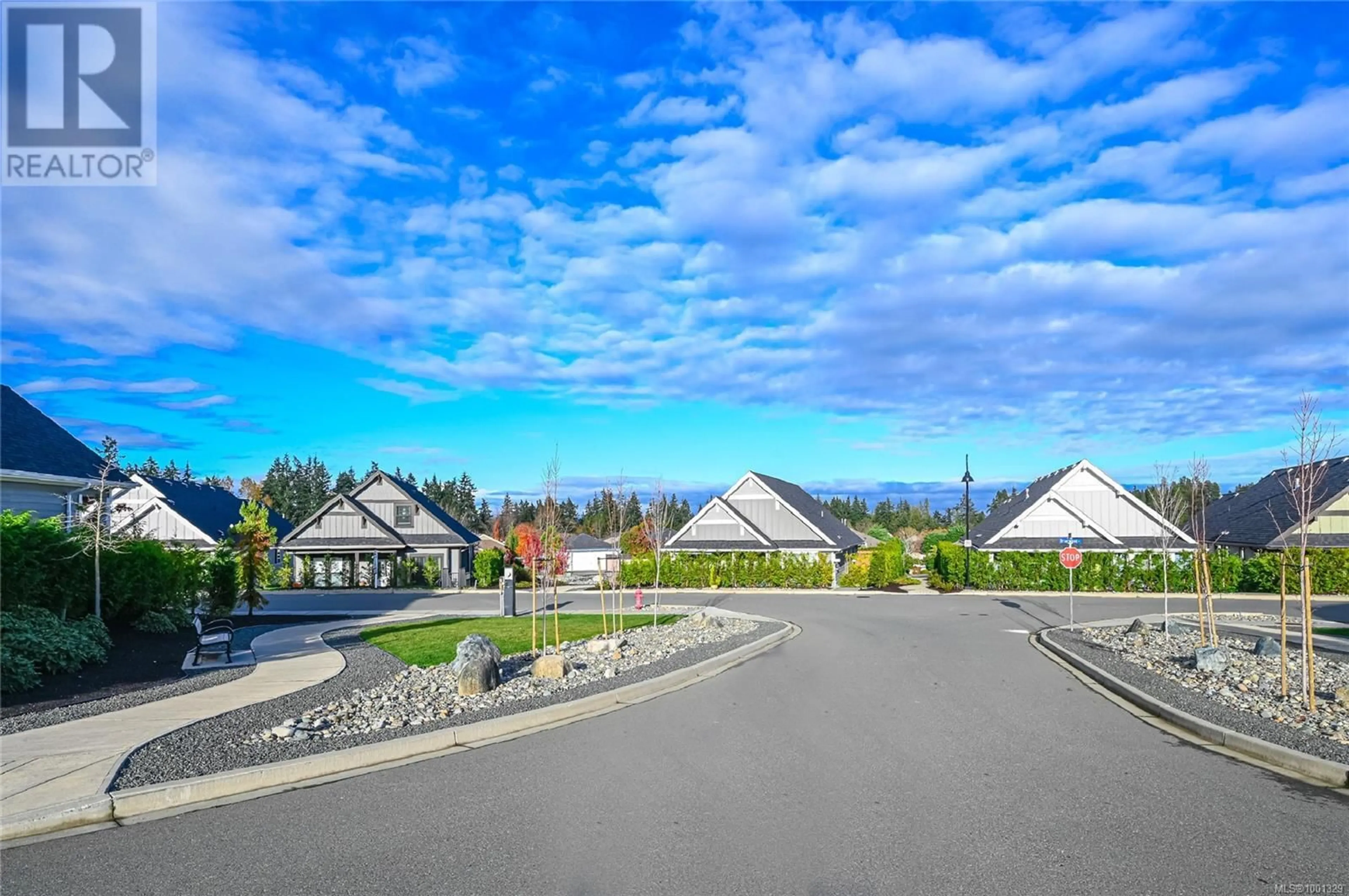 Patio, mountain view for 747 BRIARWOOD DRIVE, Parksville British Columbia V9P2P9