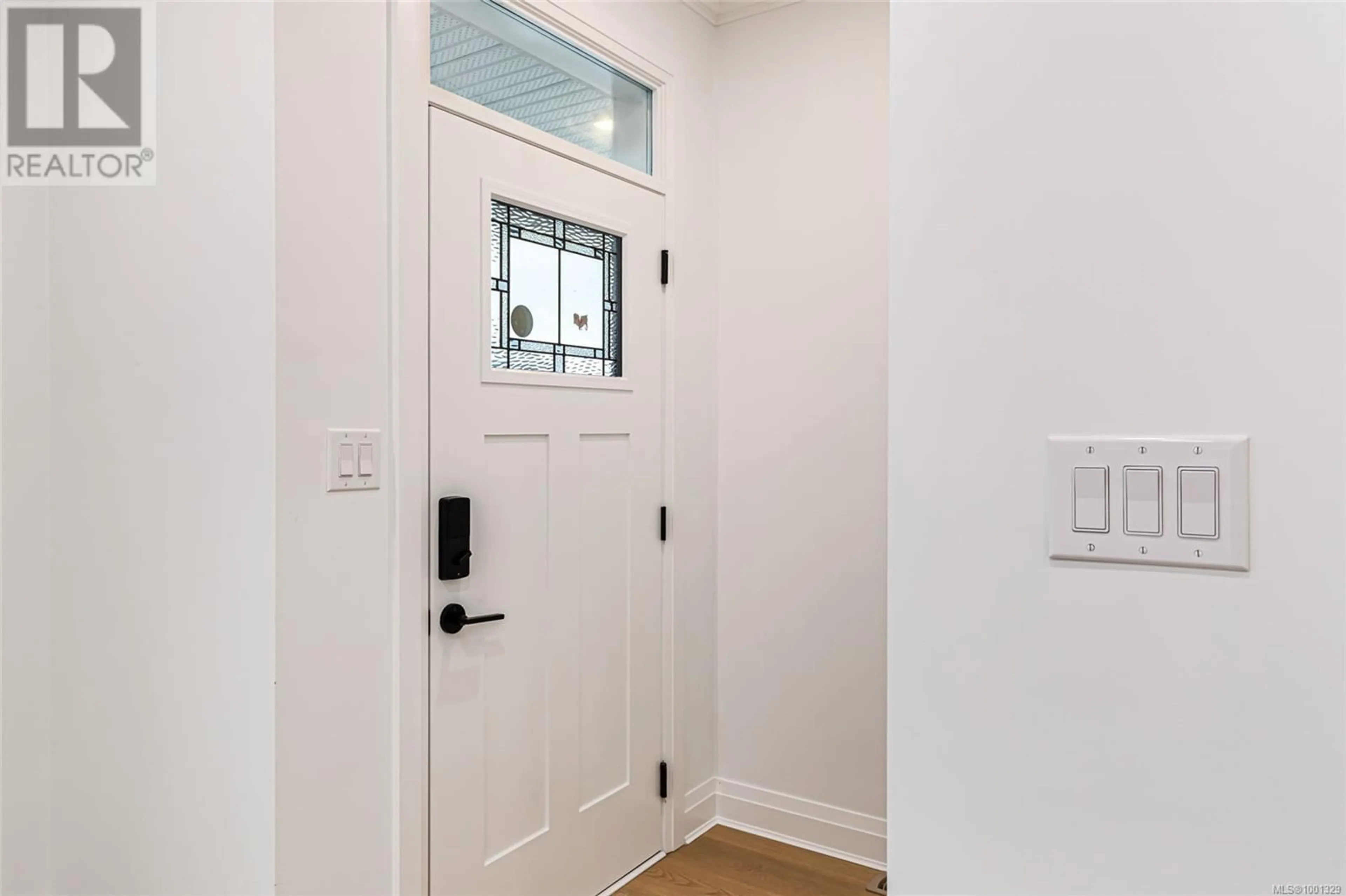 Indoor entryway for 747 BRIARWOOD DRIVE, Parksville British Columbia V9P2P9