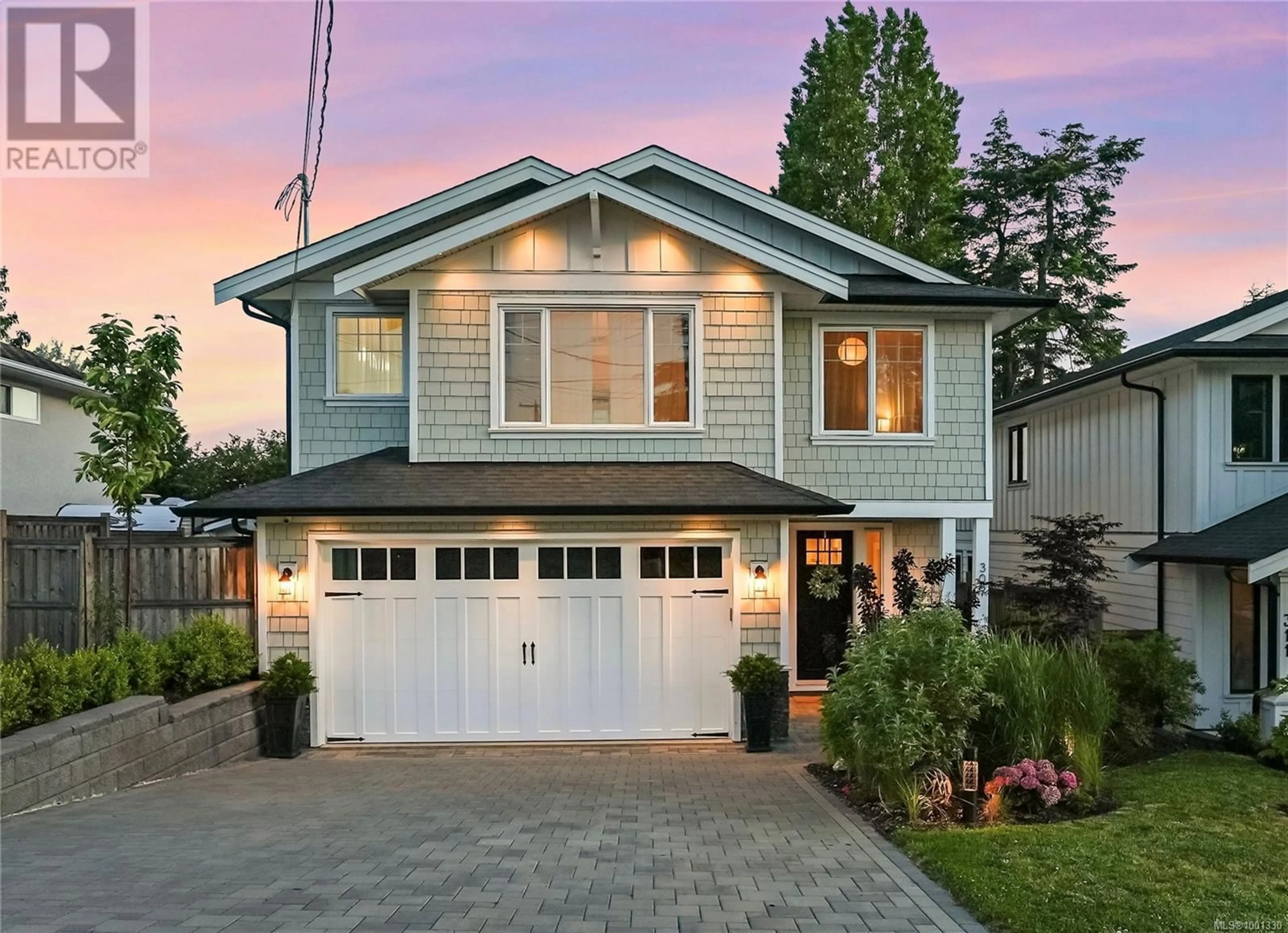Home with vinyl exterior material, street for 309 CADILLAC AVENUE, Saanich British Columbia V8Z1V2