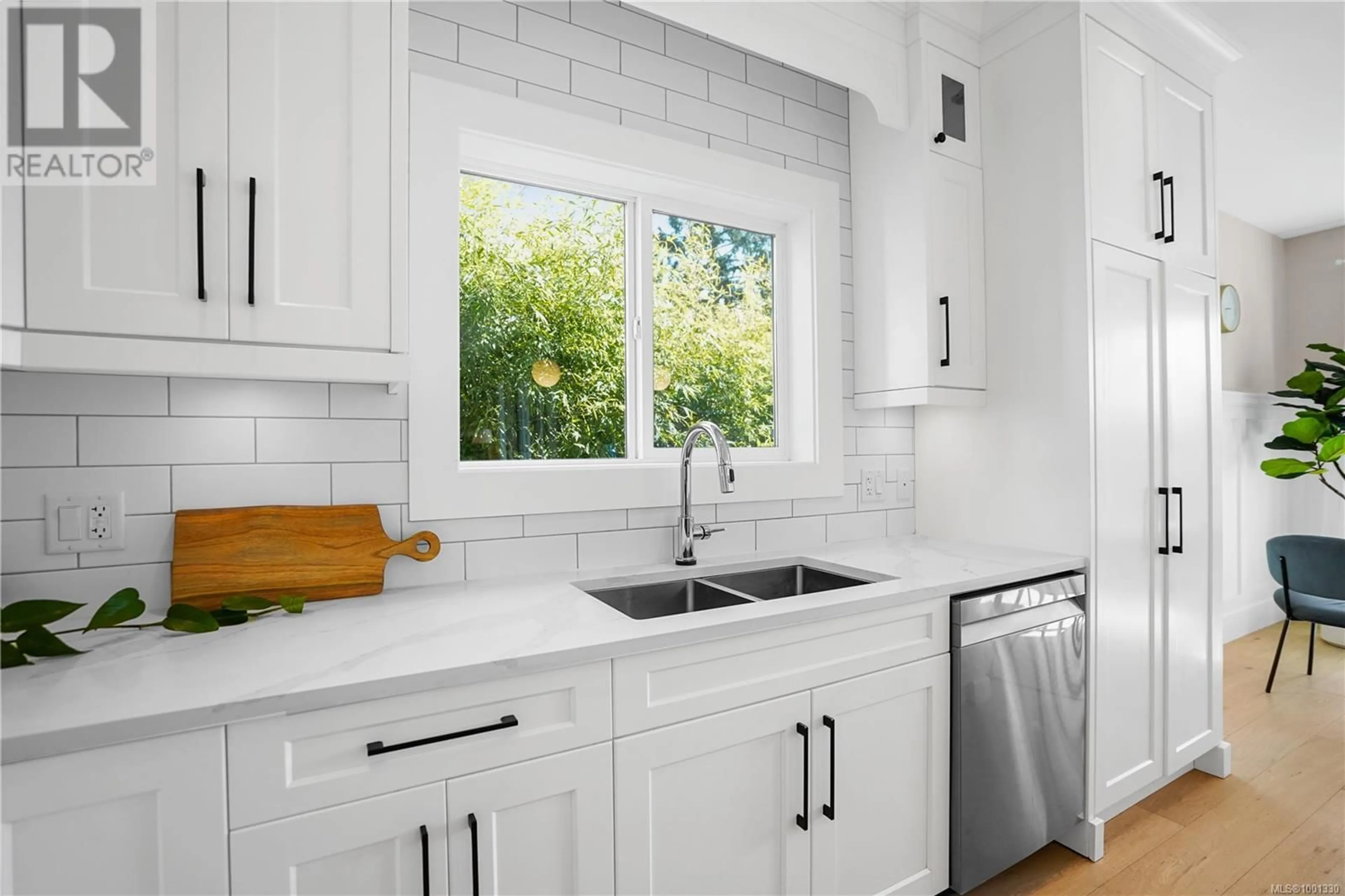 Contemporary kitchen, ceramic/tile floor for 309 CADILLAC AVENUE, Saanich British Columbia V8Z1V2