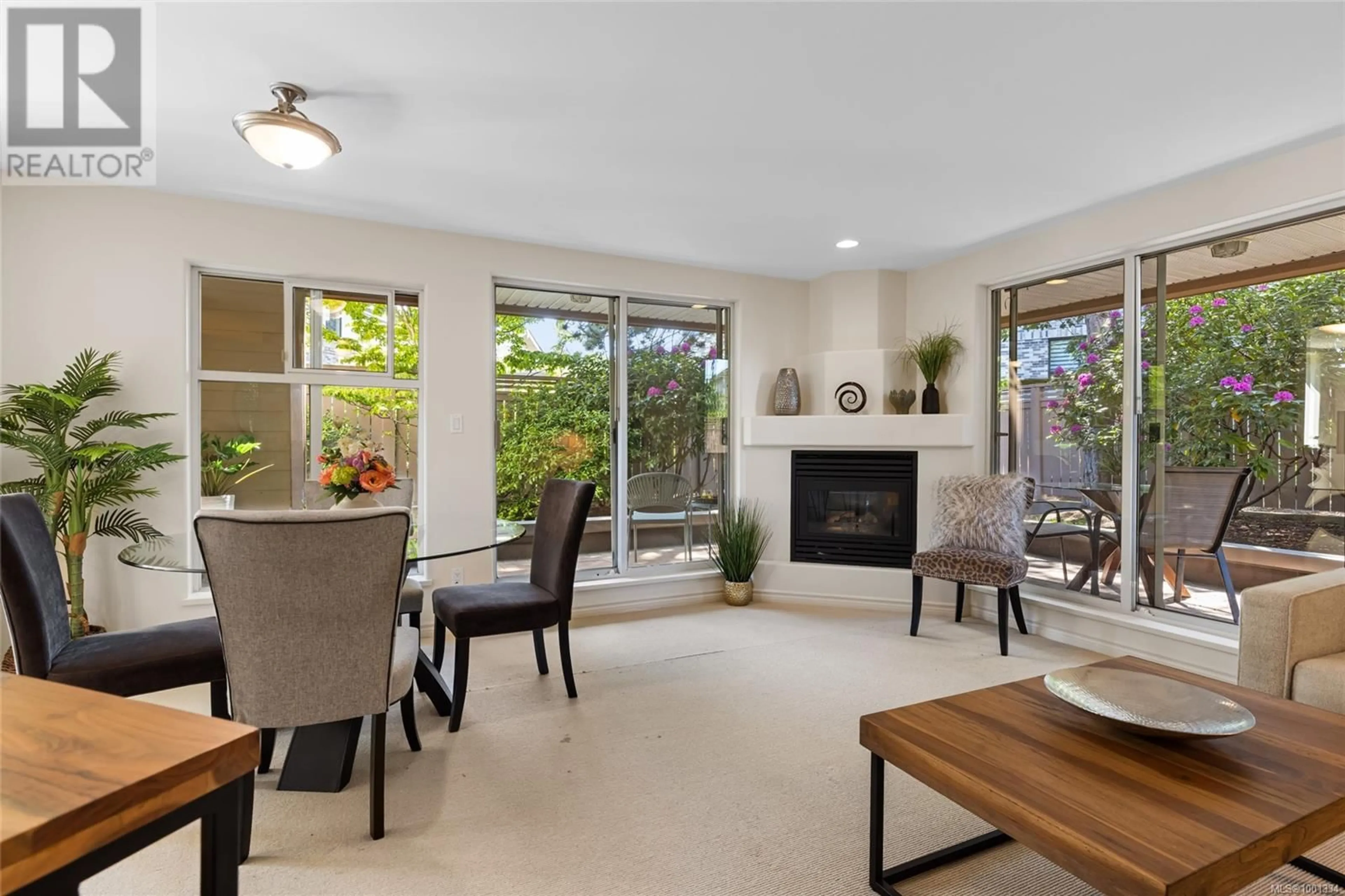 Living room with furniture, unknown for 101 - 1225 FORT STREET, Victoria British Columbia V8V4R2