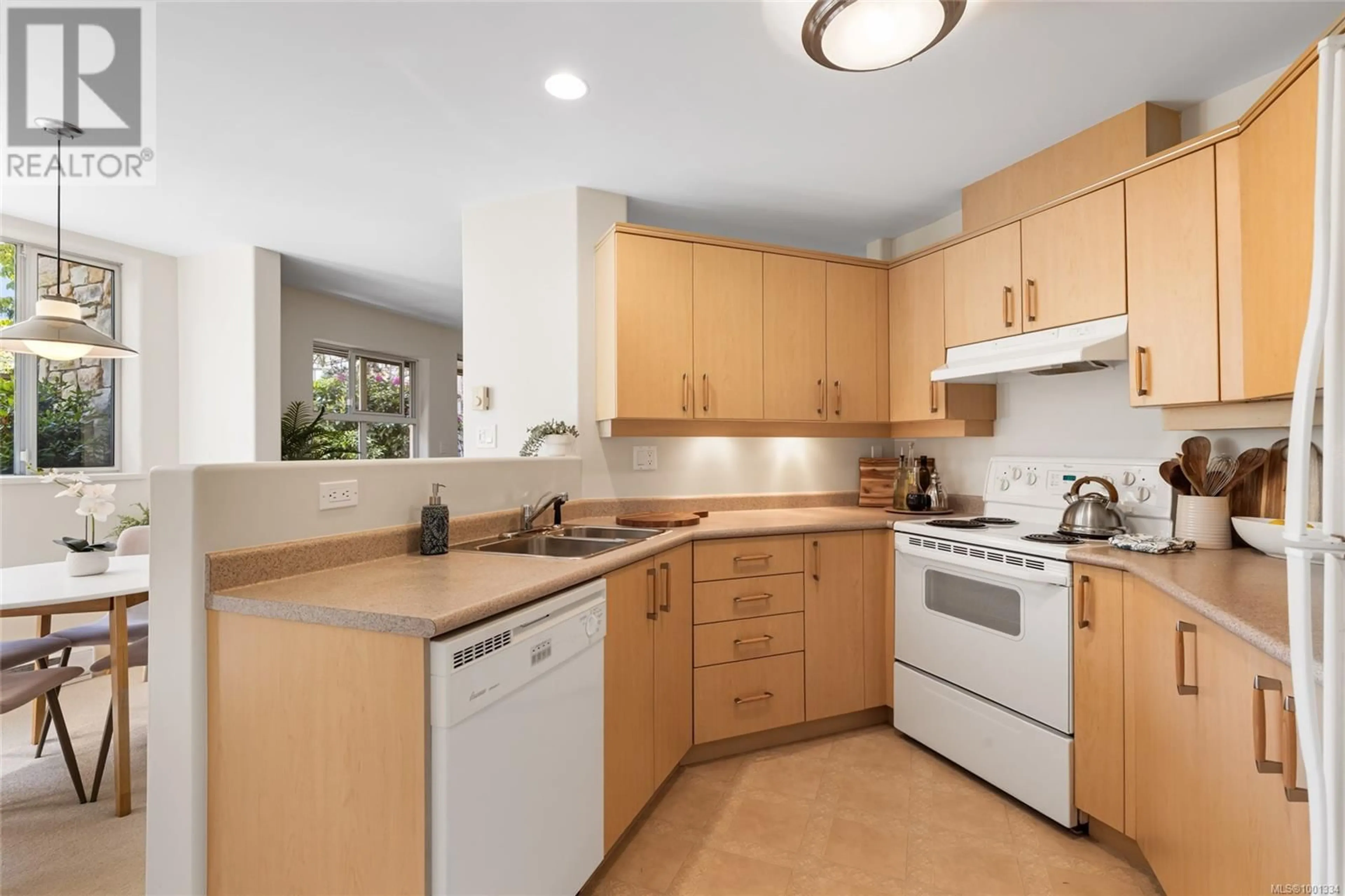Standard kitchen, ceramic/tile floor for 101 - 1225 FORT STREET, Victoria British Columbia V8V4R2