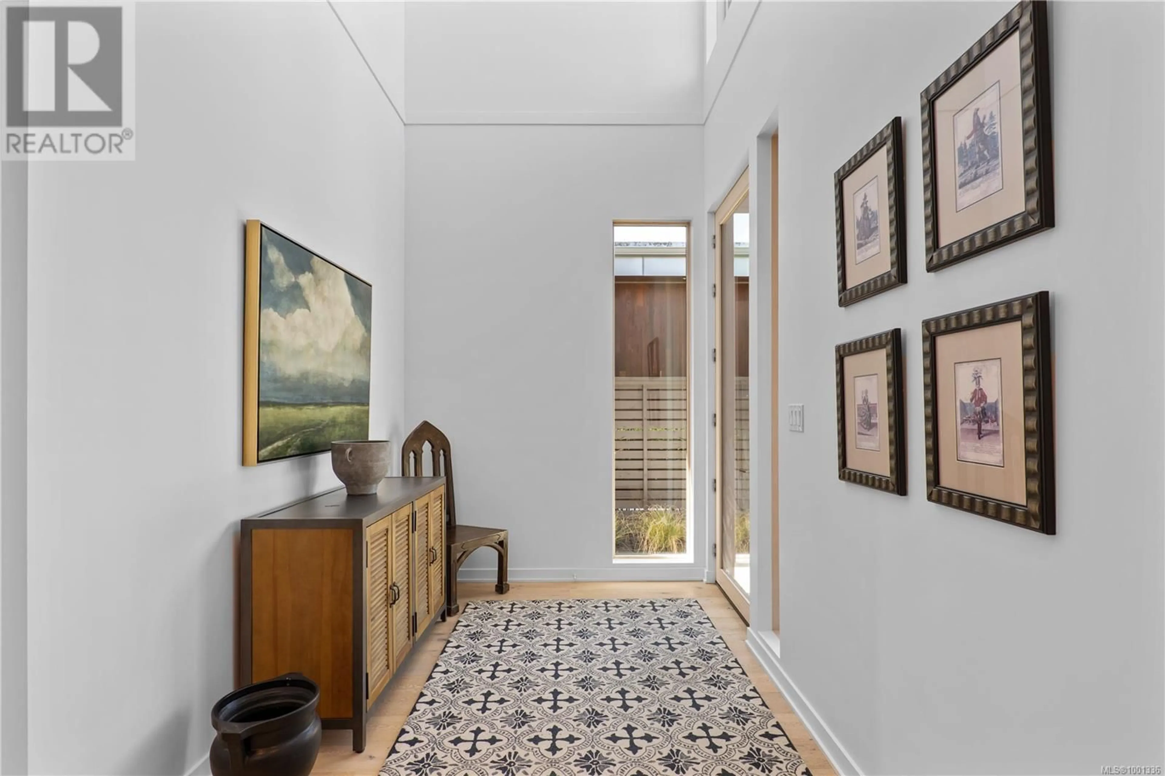 Indoor foyer for 10383 ALLBAY ROAD, Sidney British Columbia V8L2N8