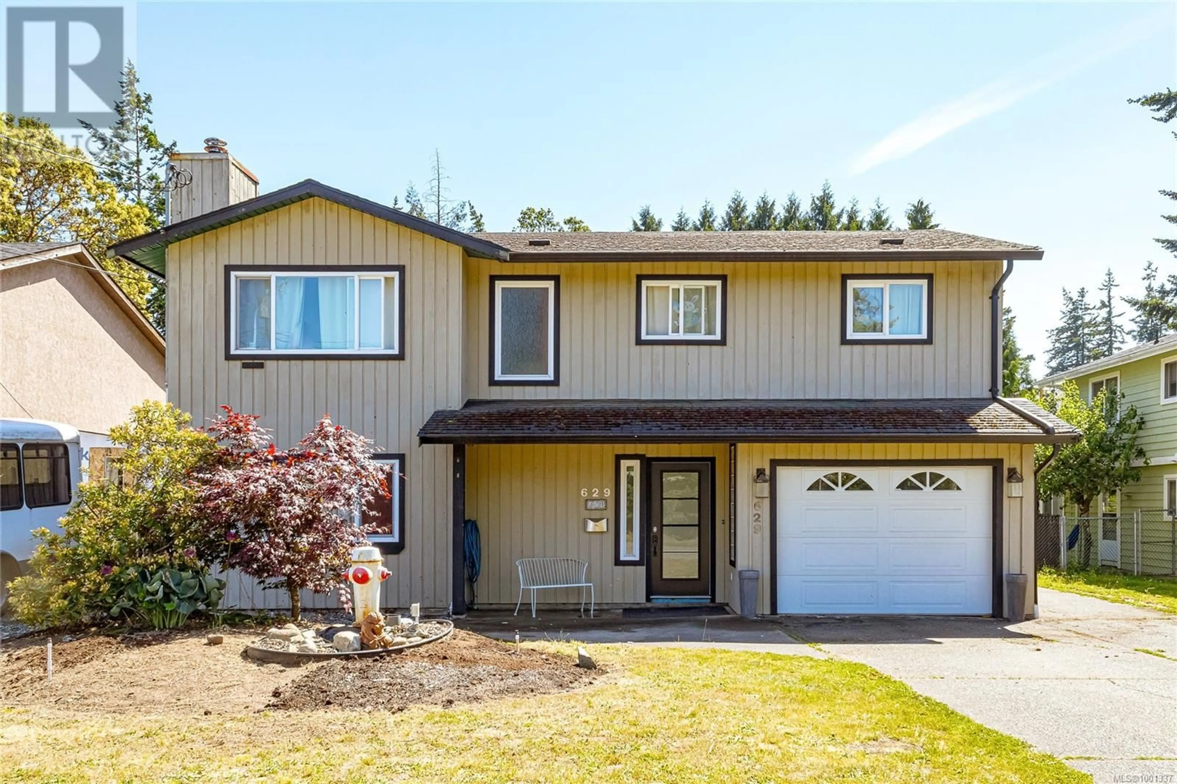 Home with vinyl exterior material, street for 629 EVANS DRIVE, Colwood British Columbia V9B5E4