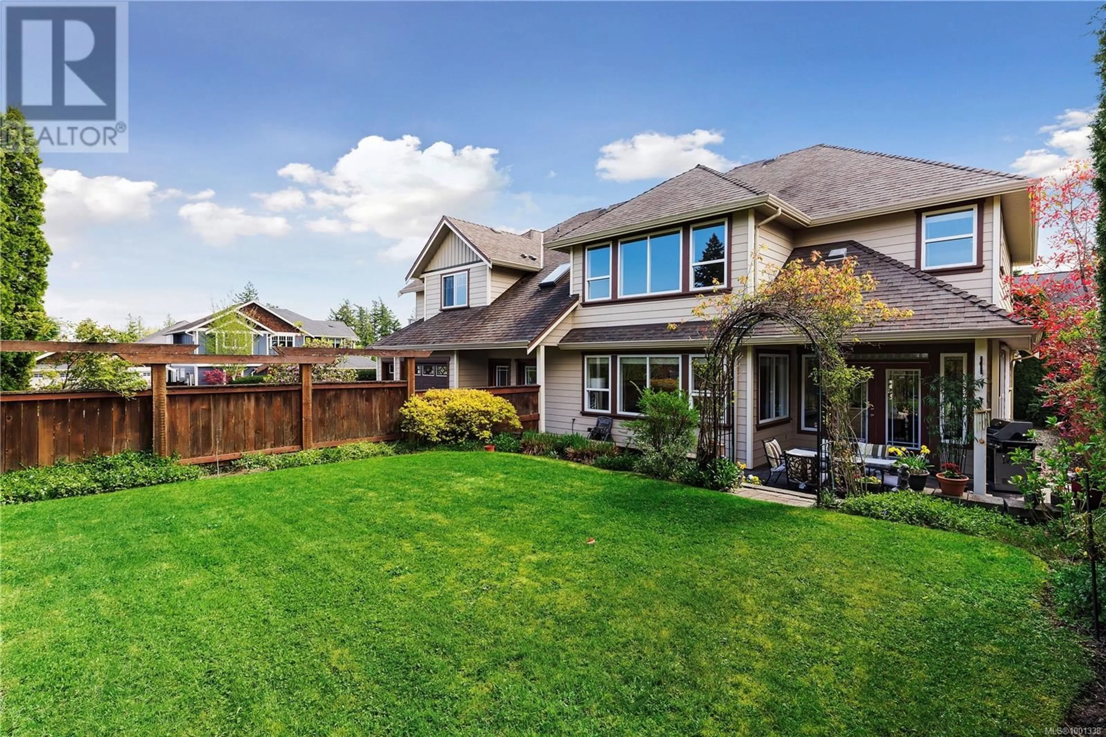 Home with vinyl exterior material, unknown for 4994 LA QUINTA PLACE, Saanich British Columbia V8Y3G9