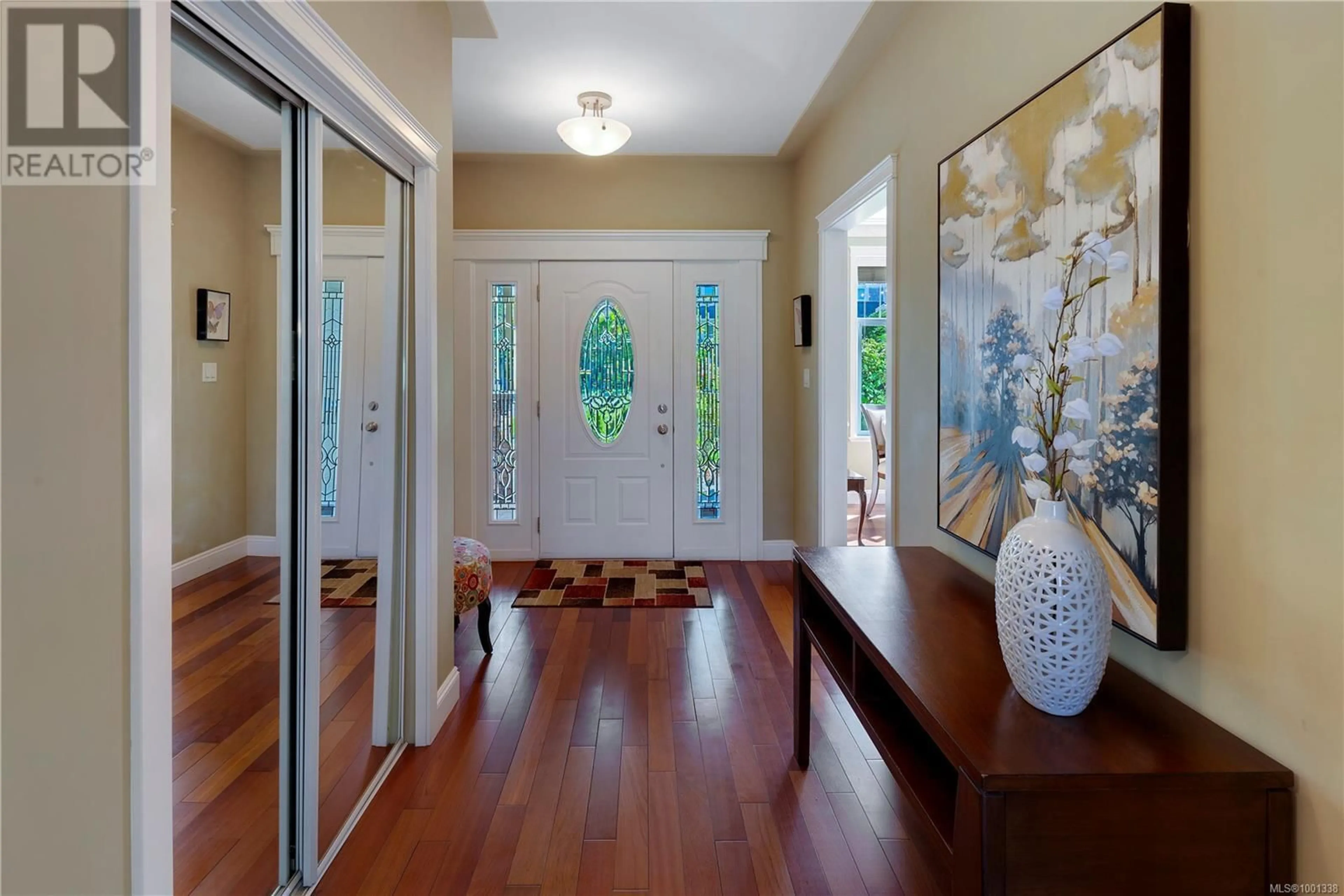 Indoor entryway for 4994 LA QUINTA PLACE, Saanich British Columbia V8Y3G9