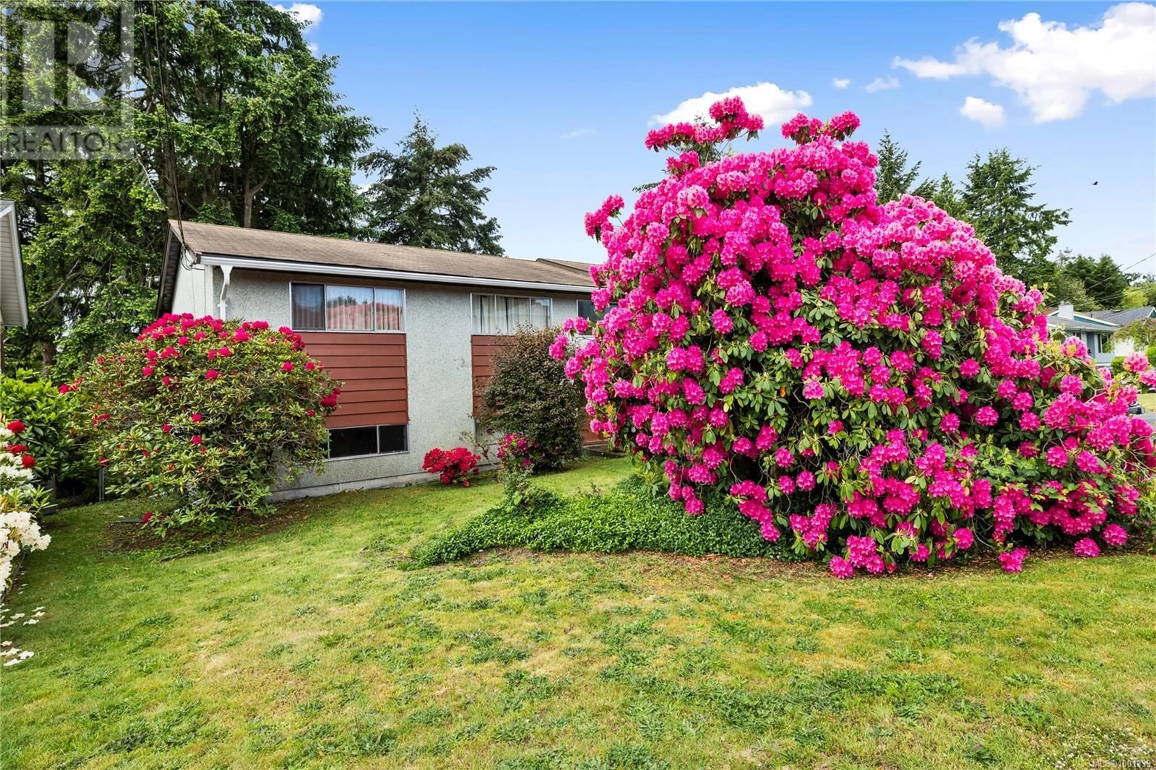 Home with vinyl exterior material, street for 1106 THUNDERBIRD DRIVE, Nanaimo British Columbia V9S2P2