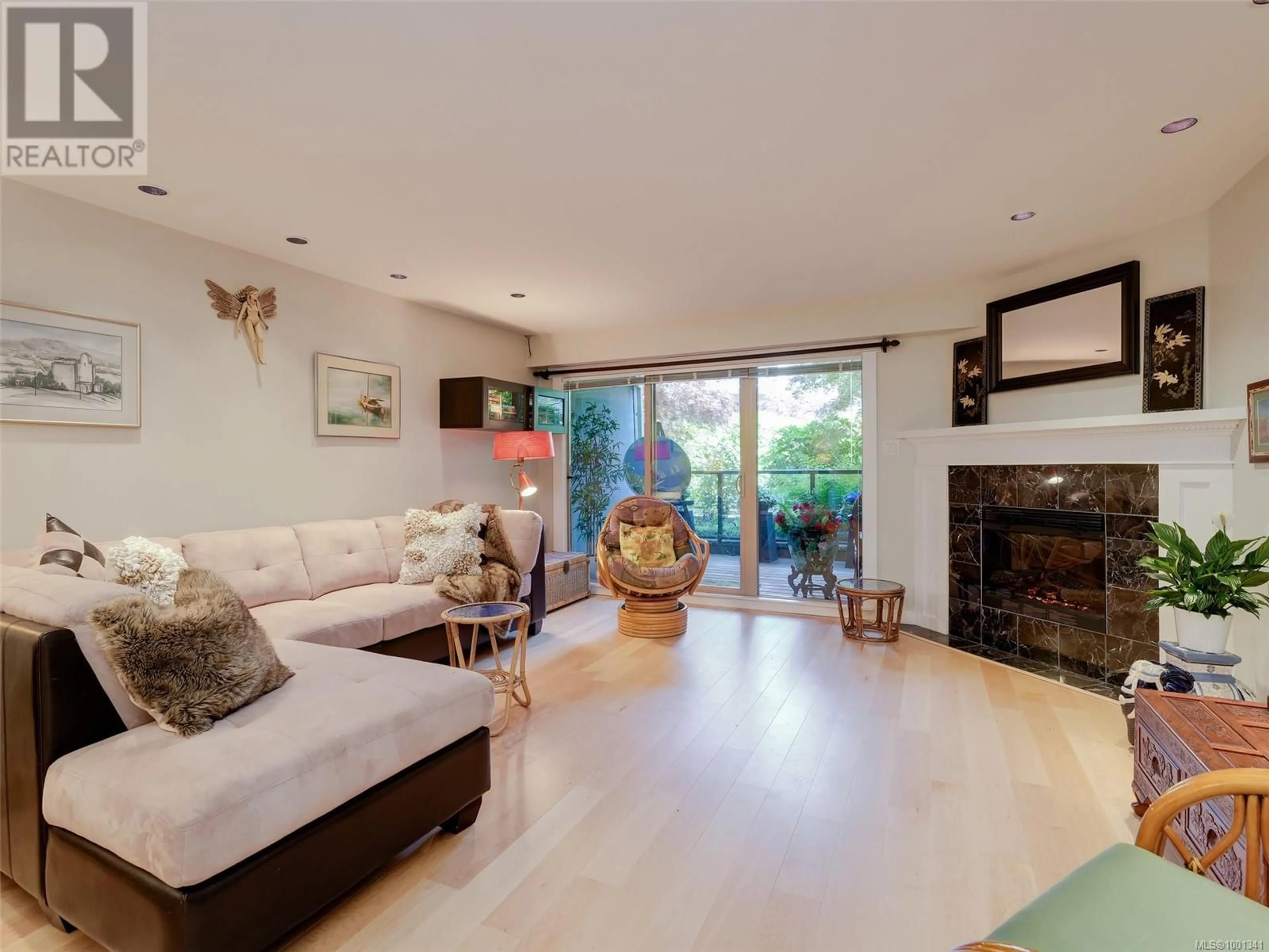 Living room with furniture, unknown for 108 - 1419 STADACONA AVENUE, Victoria British Columbia V8S5J3