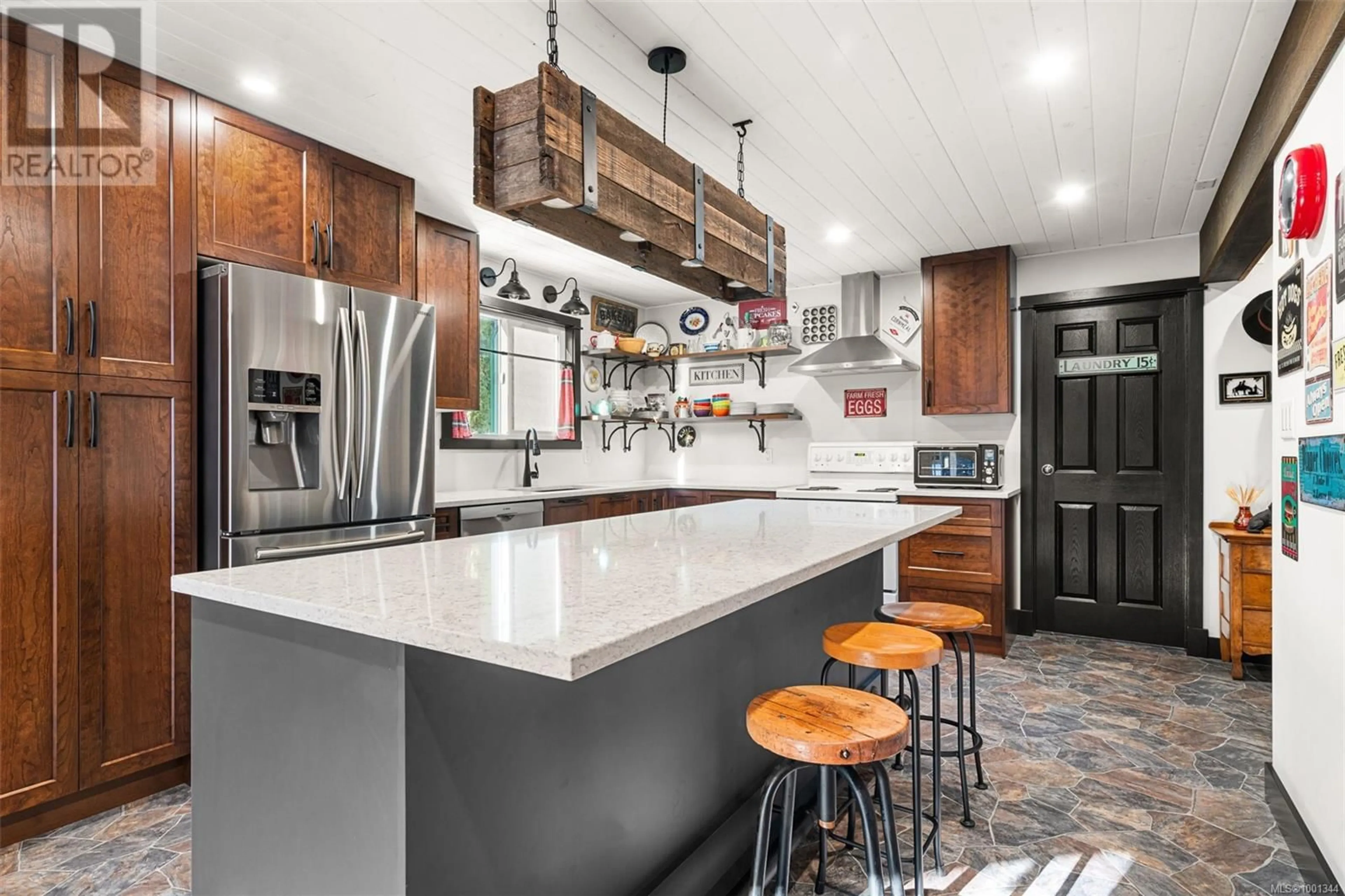 Contemporary kitchen, unknown for 3249 CECIL PLACE, Colwood British Columbia V9C3R6
