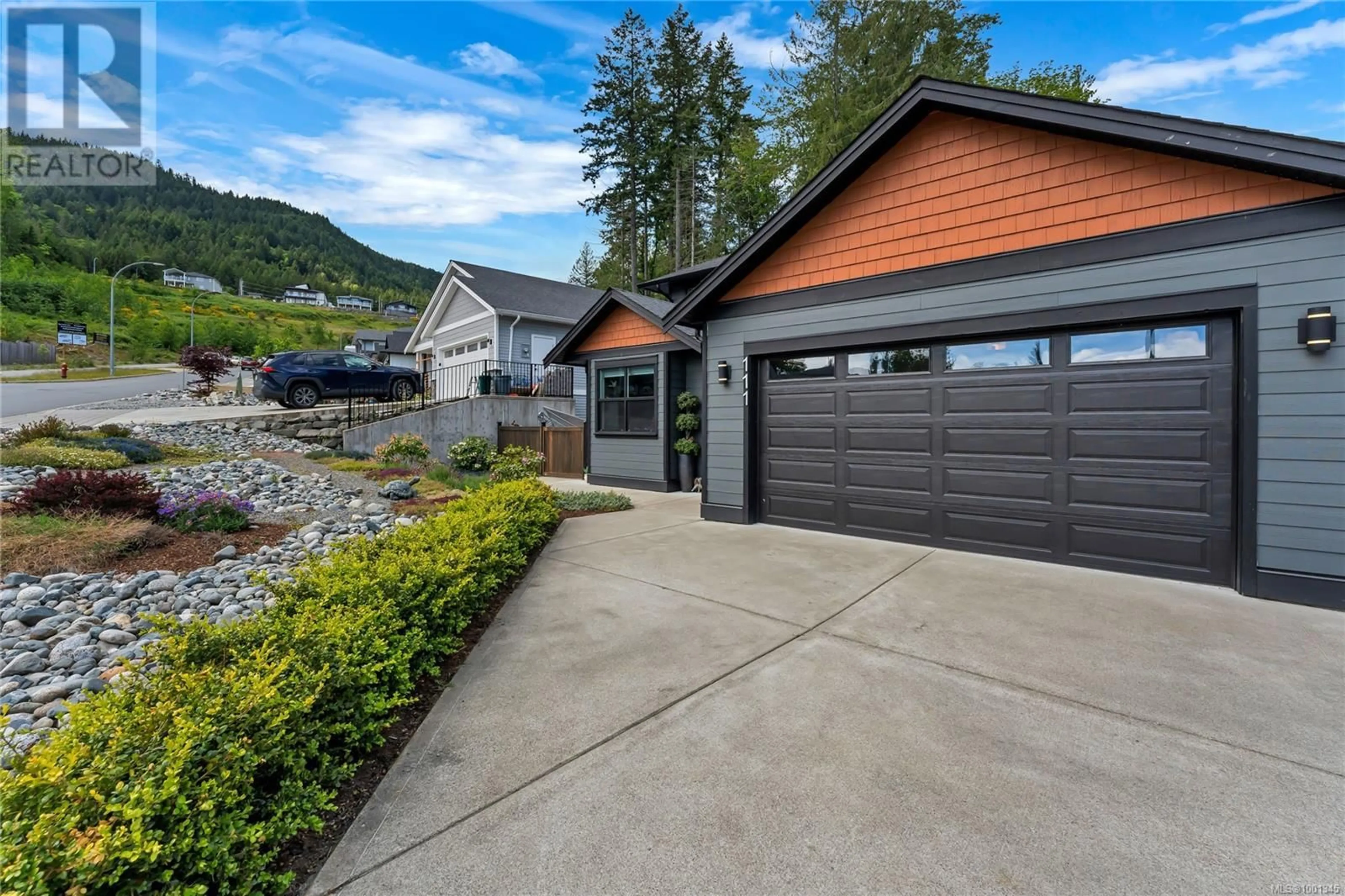 Indoor garage for 111 ROLLIE ROSE DRIVE, Ladysmith British Columbia V9G0B7