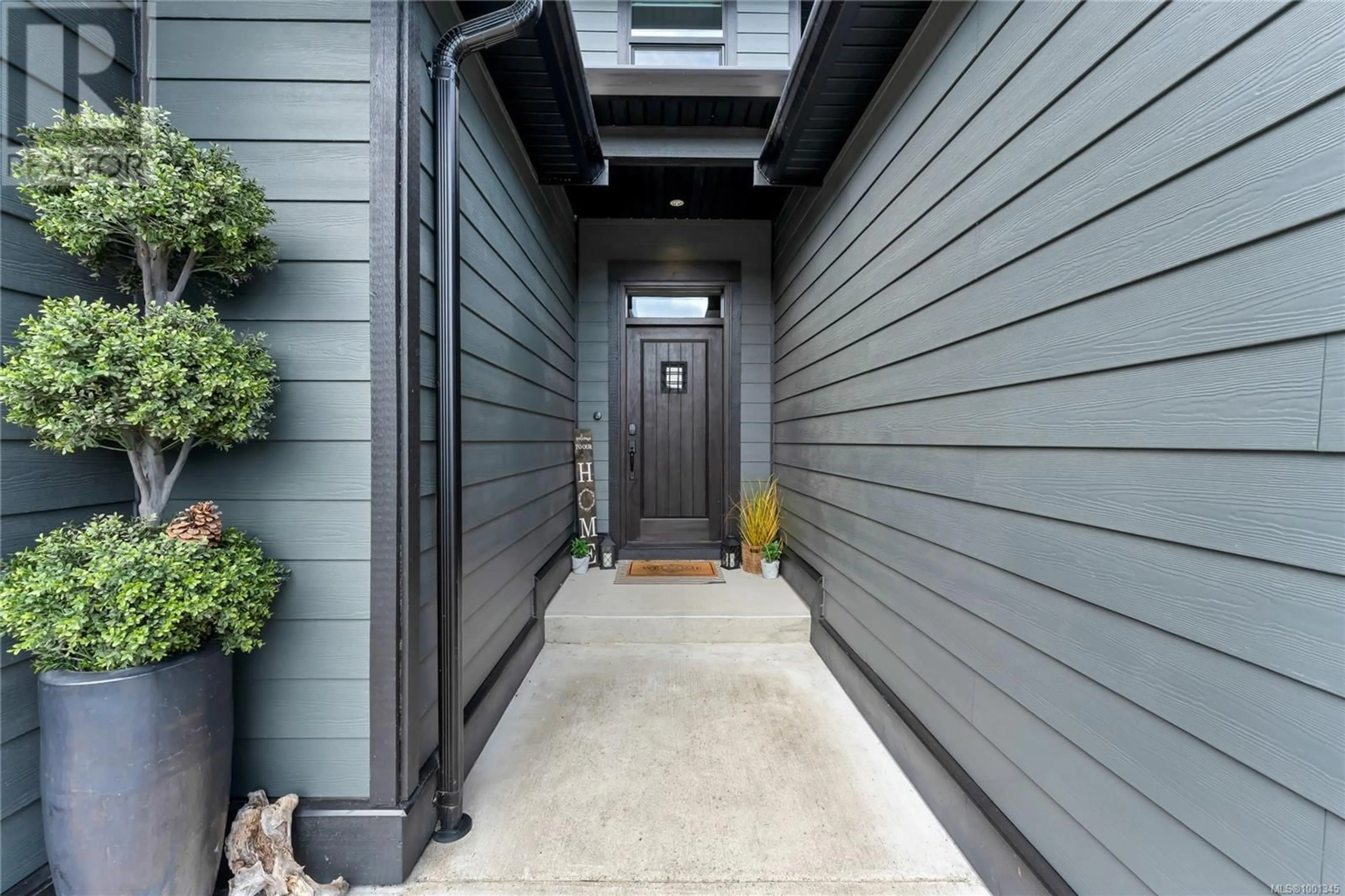 Indoor entryway for 111 ROLLIE ROSE DRIVE, Ladysmith British Columbia V9G0B7