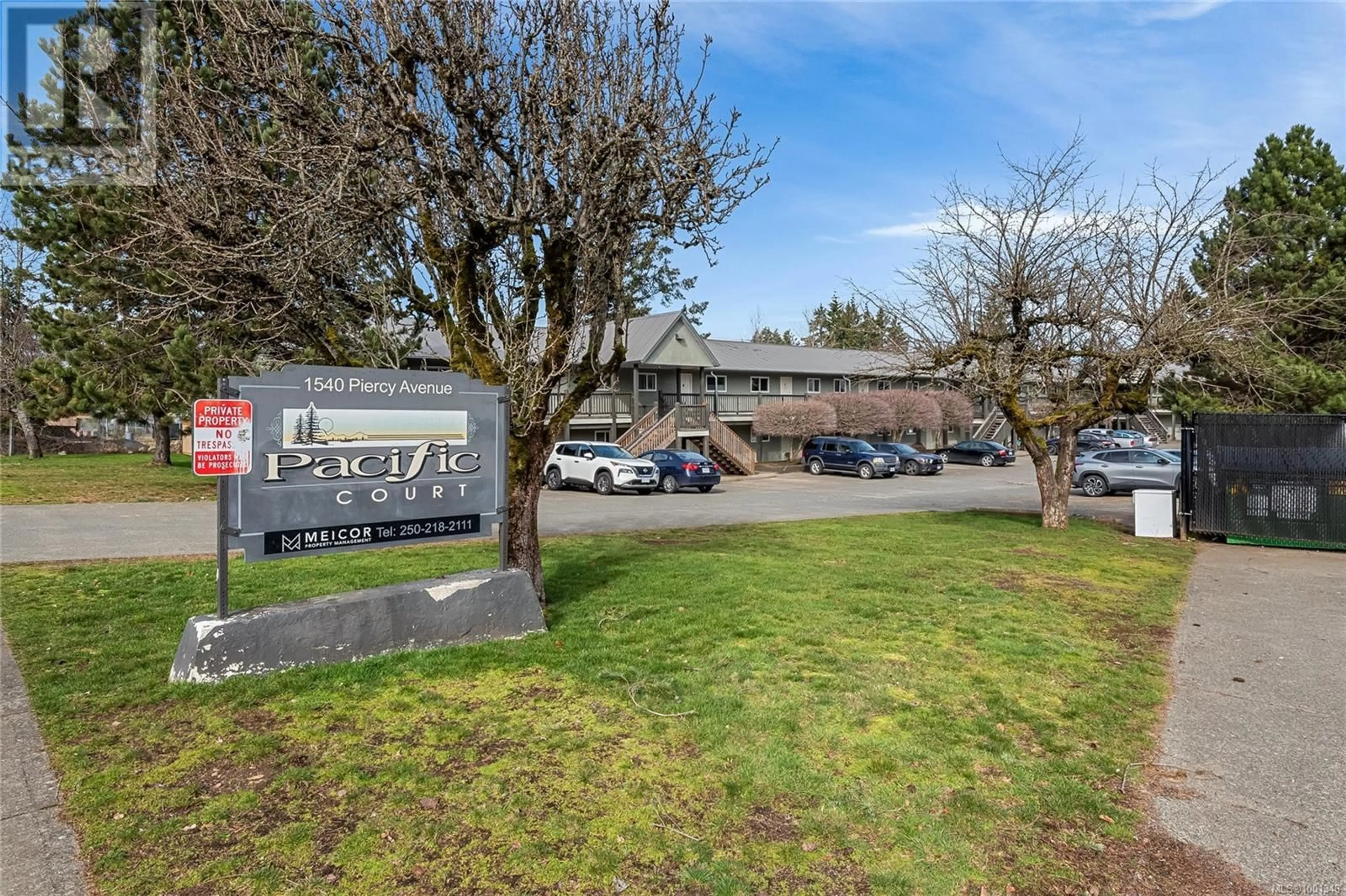 A pic from outside/outdoor area/front of a property/back of a property/a pic from drone, building for 10 - 1520 PIERCY AVENUE, Courtenay British Columbia V9N3E9