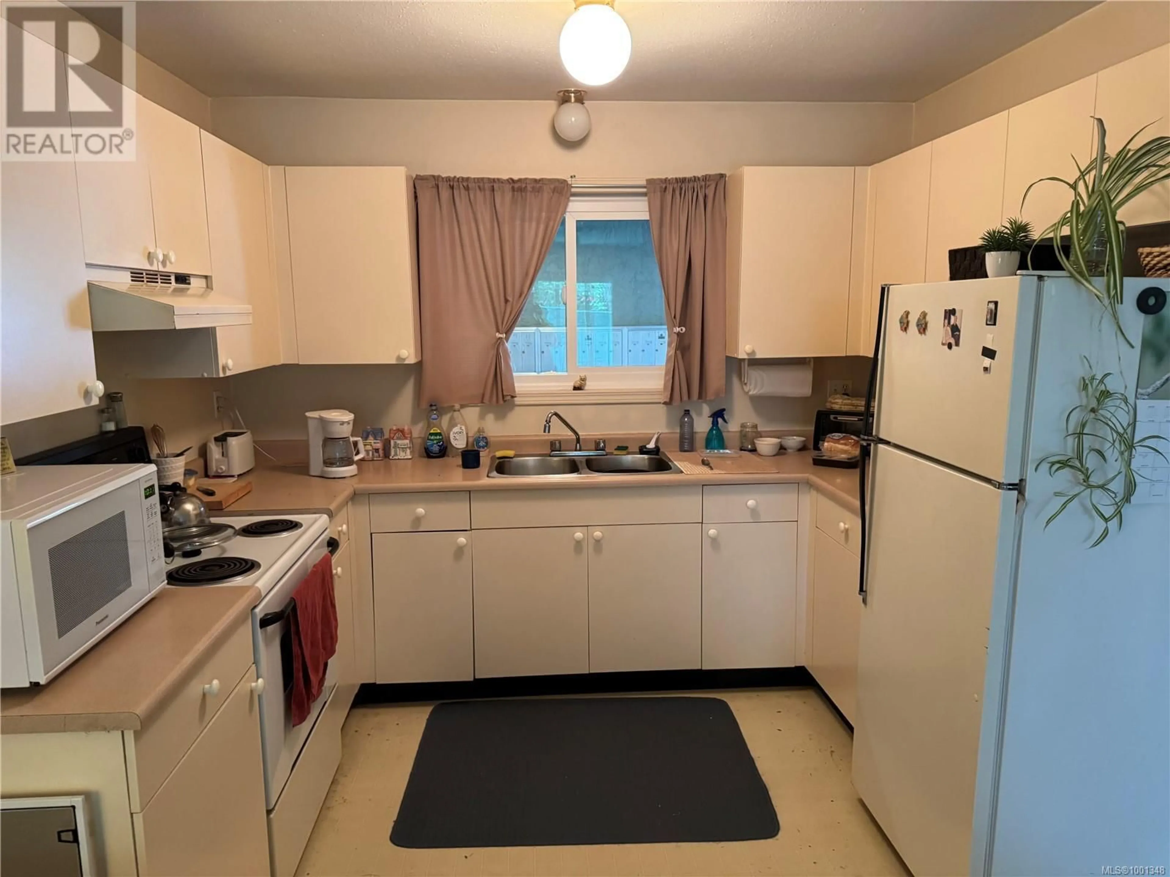 Standard kitchen, unknown for 10 - 1520 PIERCY AVENUE, Courtenay British Columbia V9N3E9