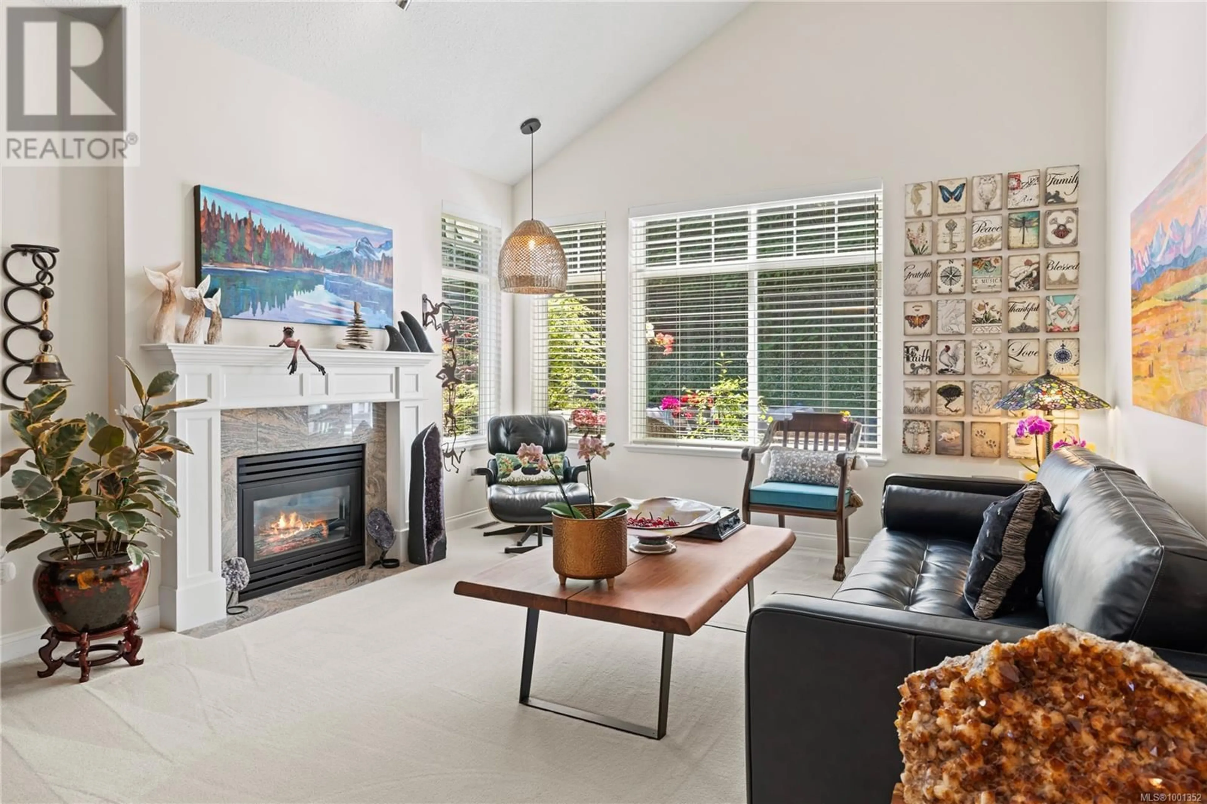 Living room with furniture, ceramic/tile floor for 1248 GABRIOLA DRIVE, Parksville British Columbia V9P2T5