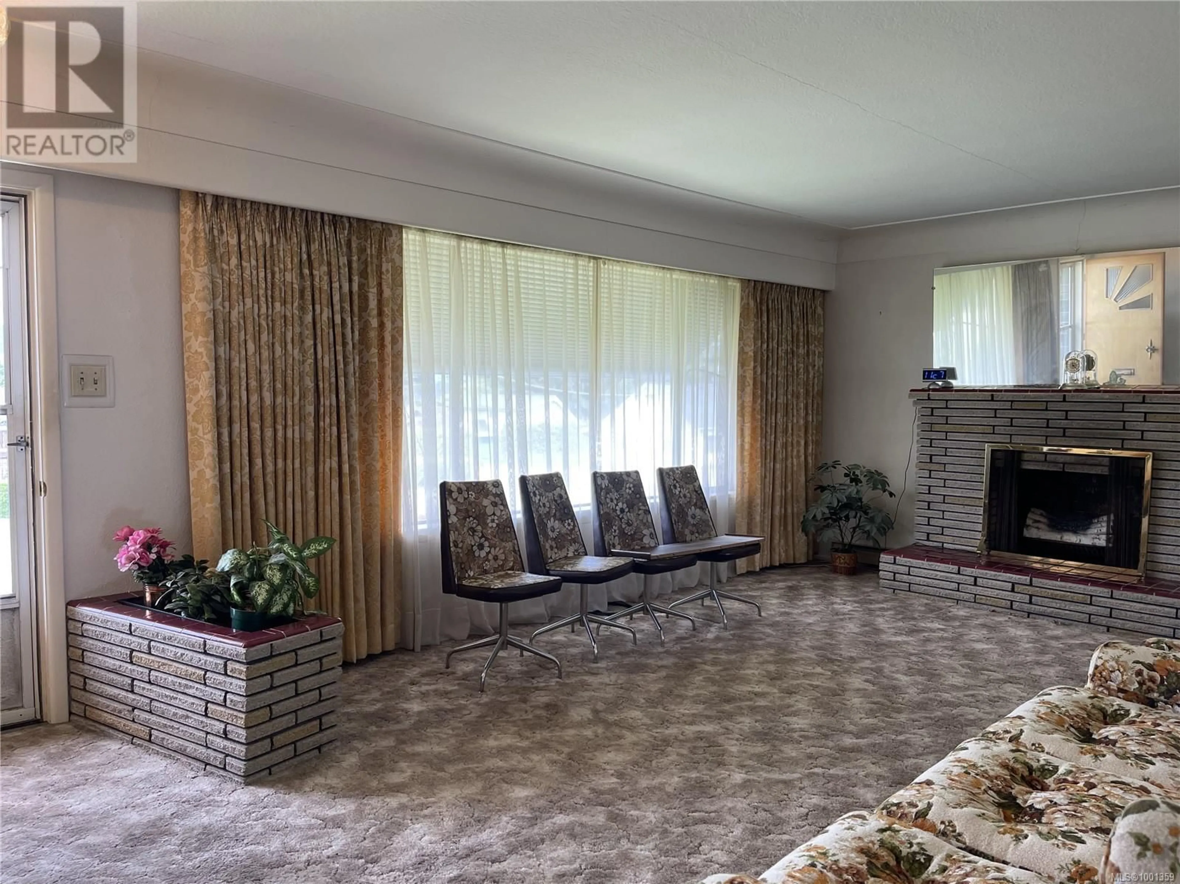 Living room with furniture, carpet floor for 2763 8TH AVENUE, Port Alberni British Columbia V9Y2L1