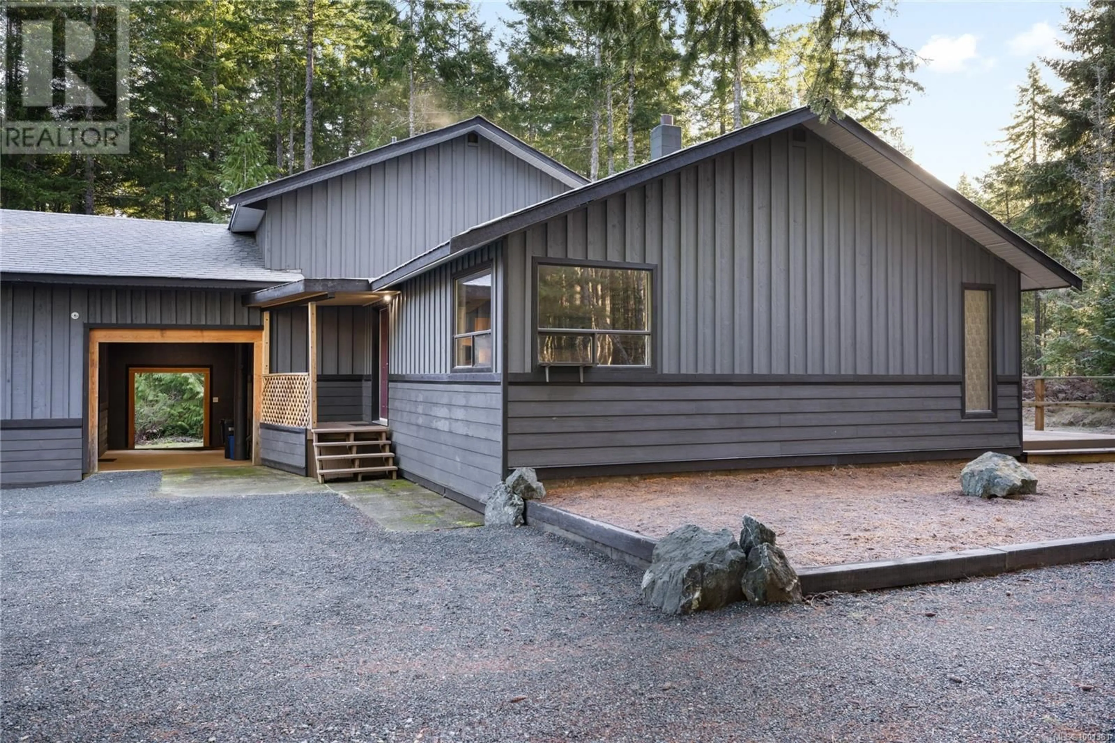 Home with vinyl exterior material, unknown for 4715 ANDERSON AVENUE, Bowser British Columbia V0R1G0
