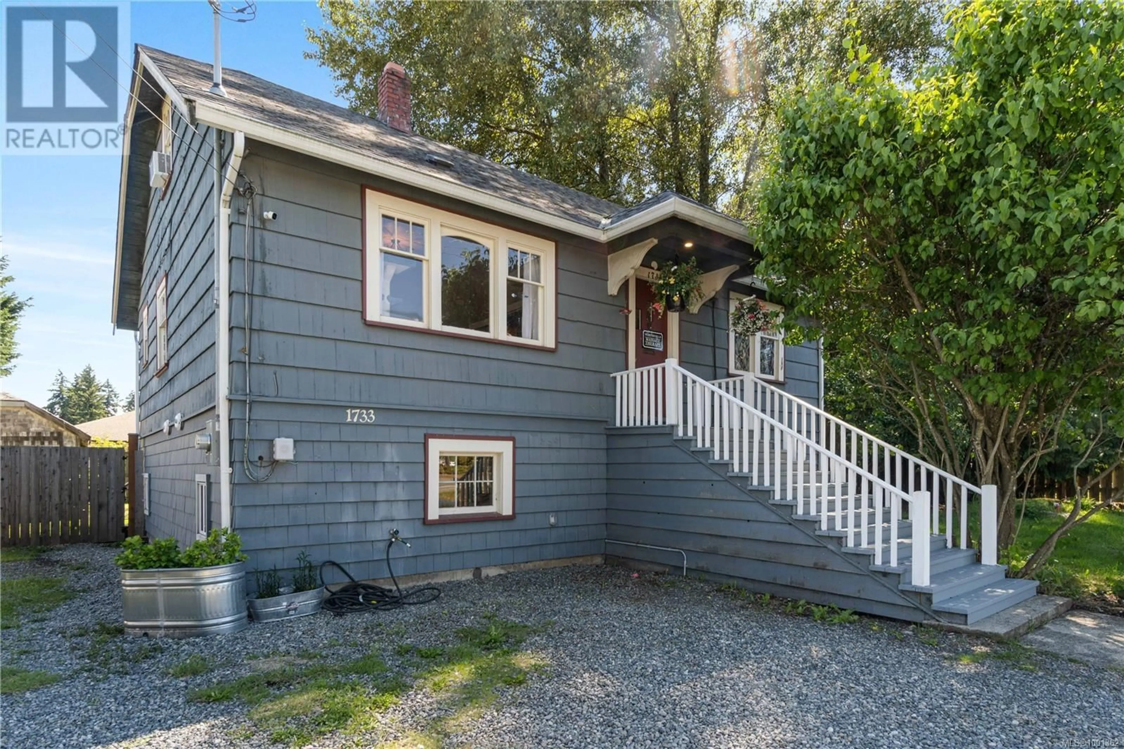 Home with vinyl exterior material, street for 1733 NORTHFIELD ROAD, Nanaimo British Columbia V9S5R4