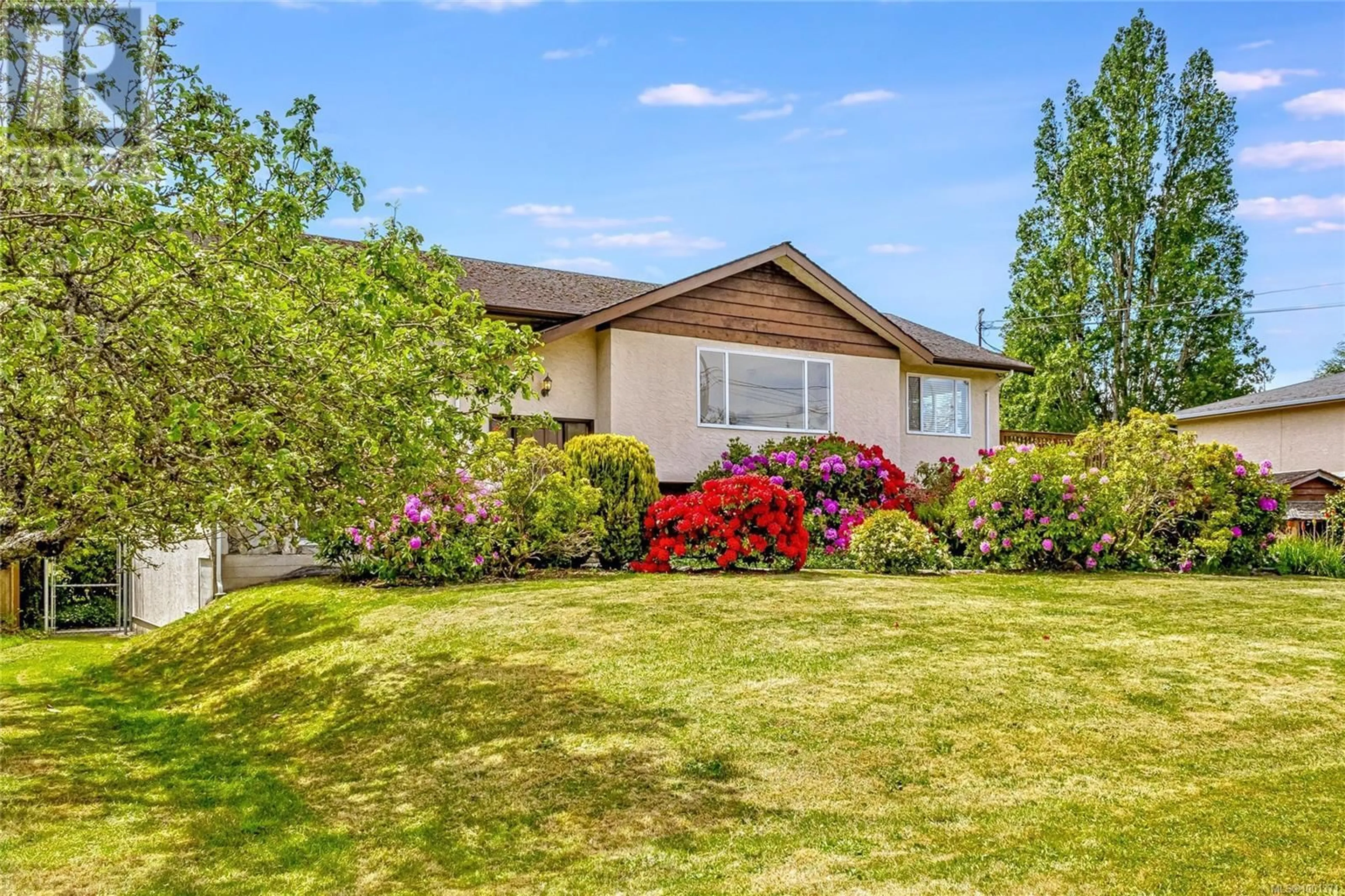Home with vinyl exterior material, unknown for 1887 SAN PEDRO AVENUE, Saanich British Columbia V8N2G7