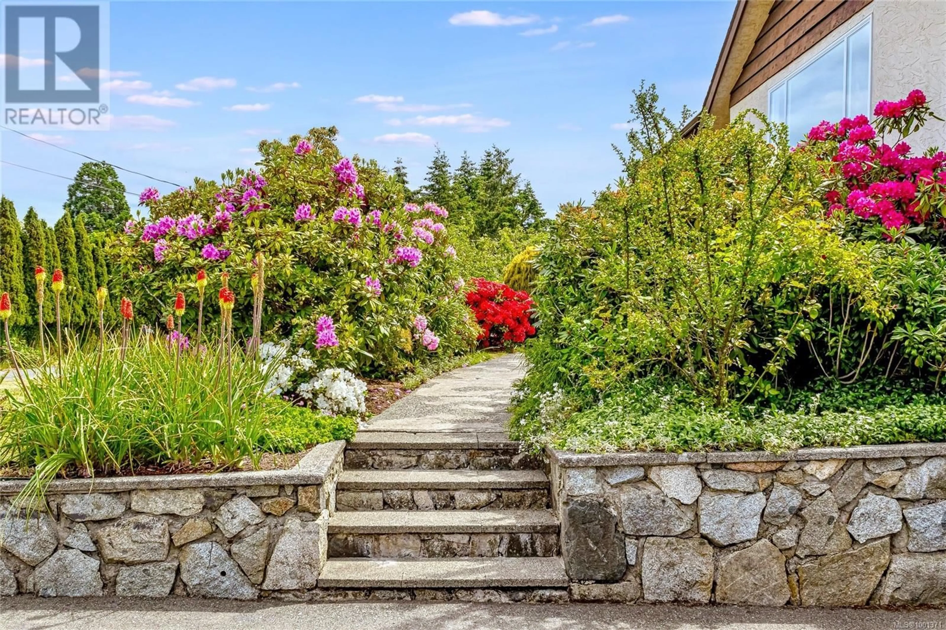 Patio, unknown for 1887 SAN PEDRO AVENUE, Saanich British Columbia V8N2G7