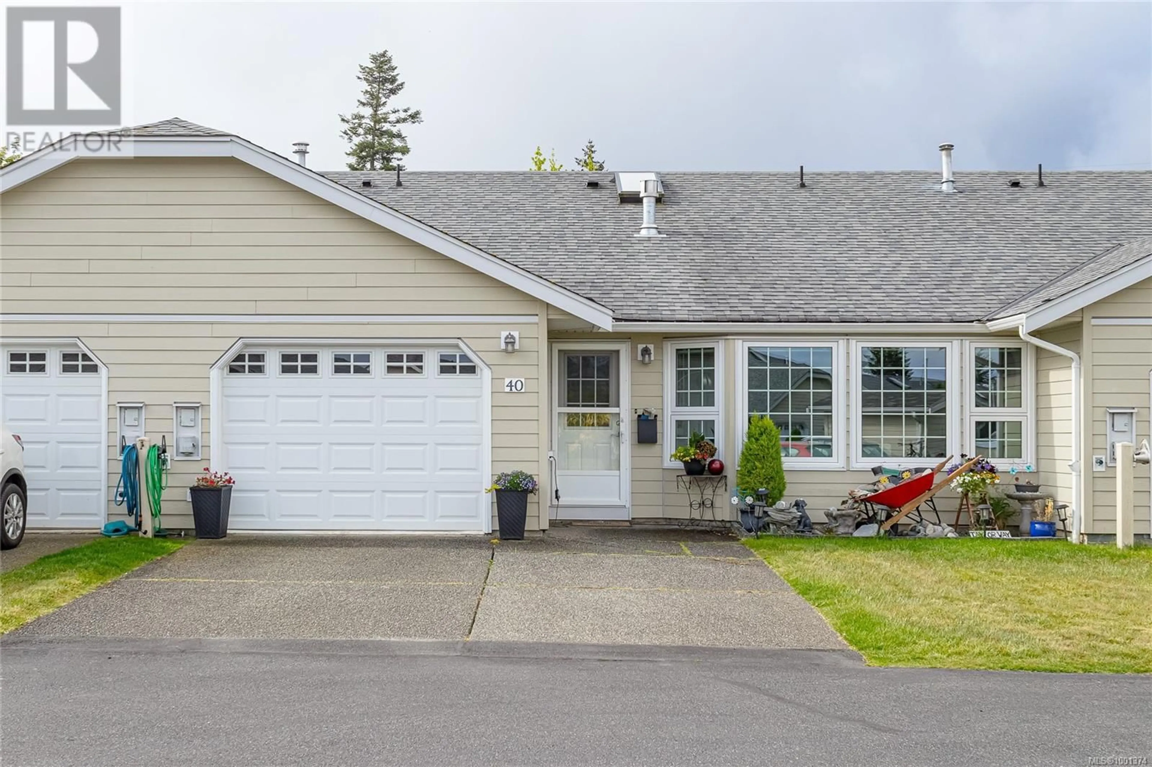 Home with vinyl exterior material, street for 40 - 815 DUNSMUIR CRESCENT, Ladysmith British Columbia V9G1R9