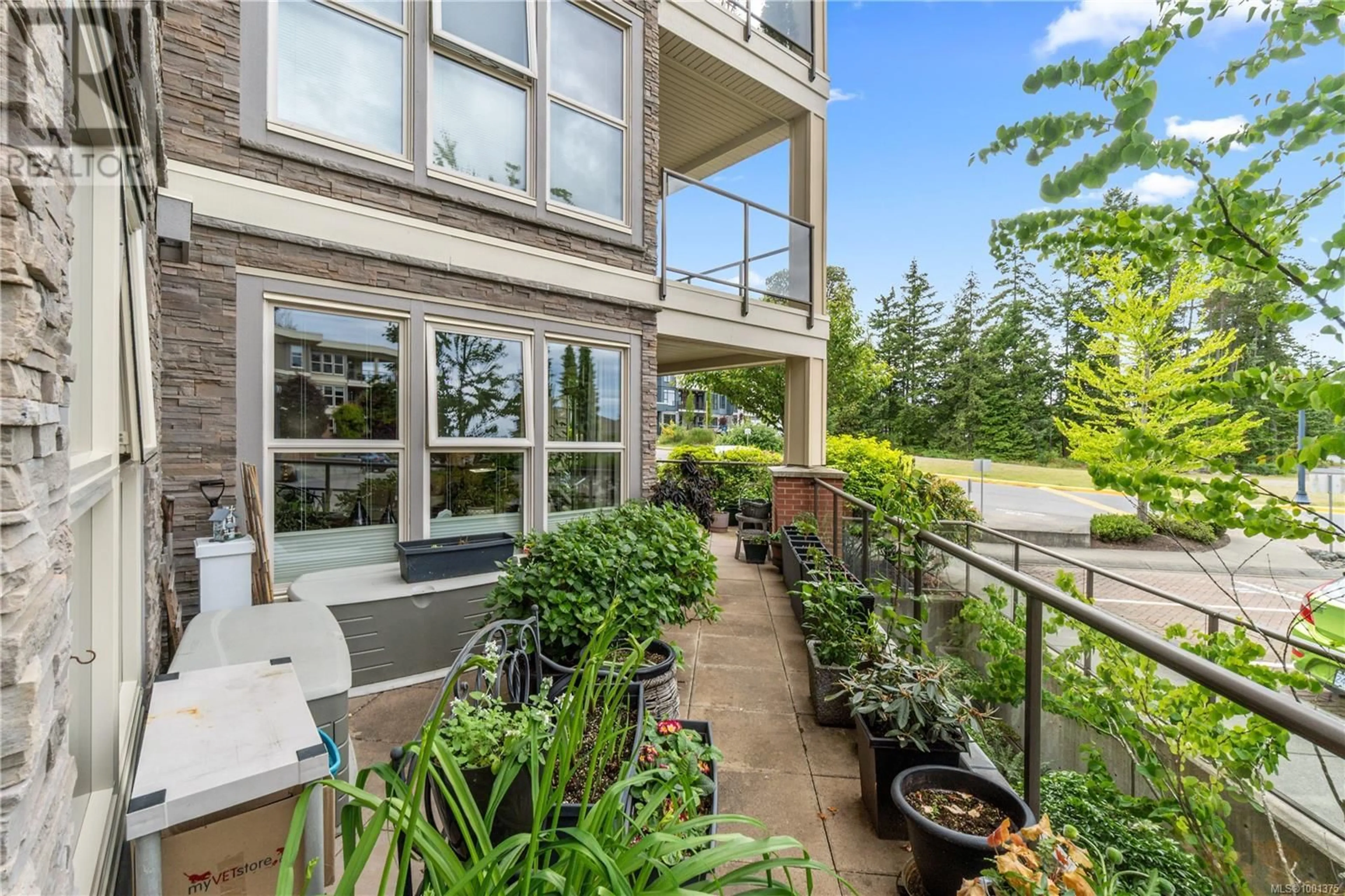 Patio, water/lake/river/ocean view for 121 - 6310 MCROBB AVENUE, Nanaimo British Columbia V9V1W8