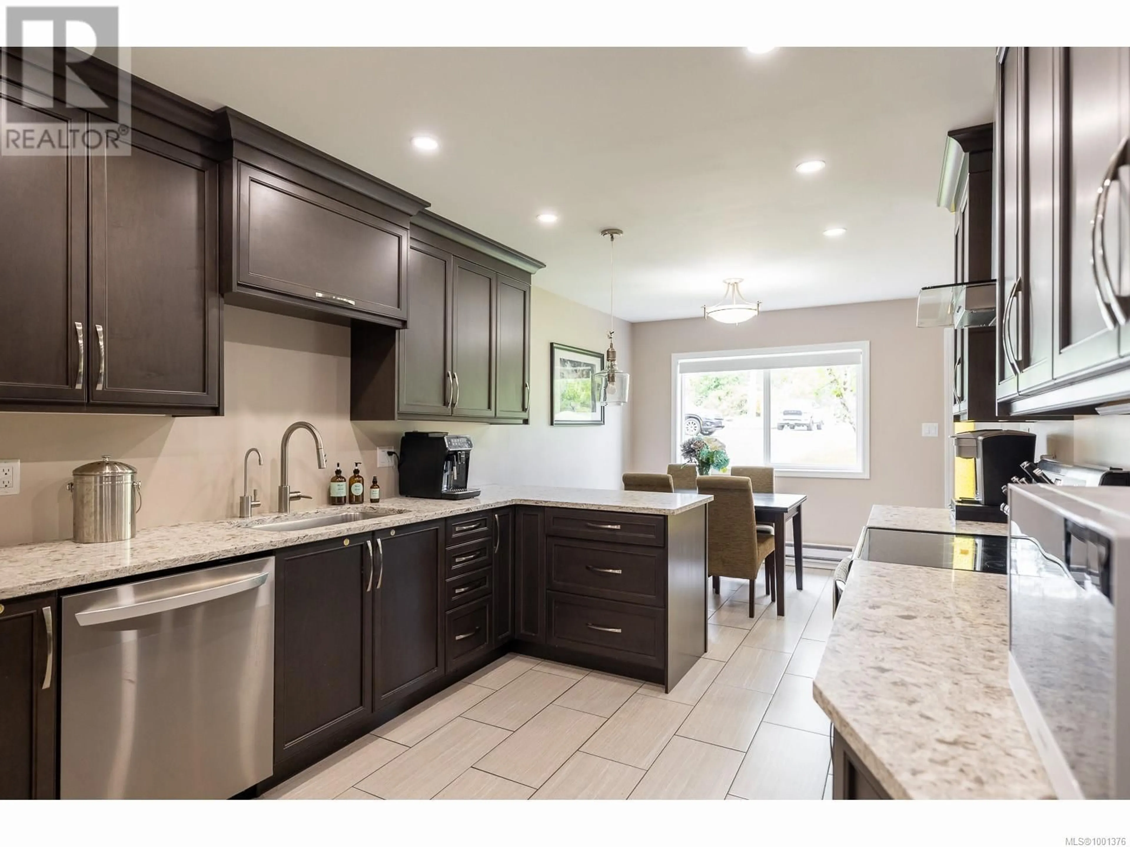 Open concept kitchen, ceramic/tile floor for 2071 EAST WELLINGTON DRIVE, Nanaimo British Columbia V9S5V2