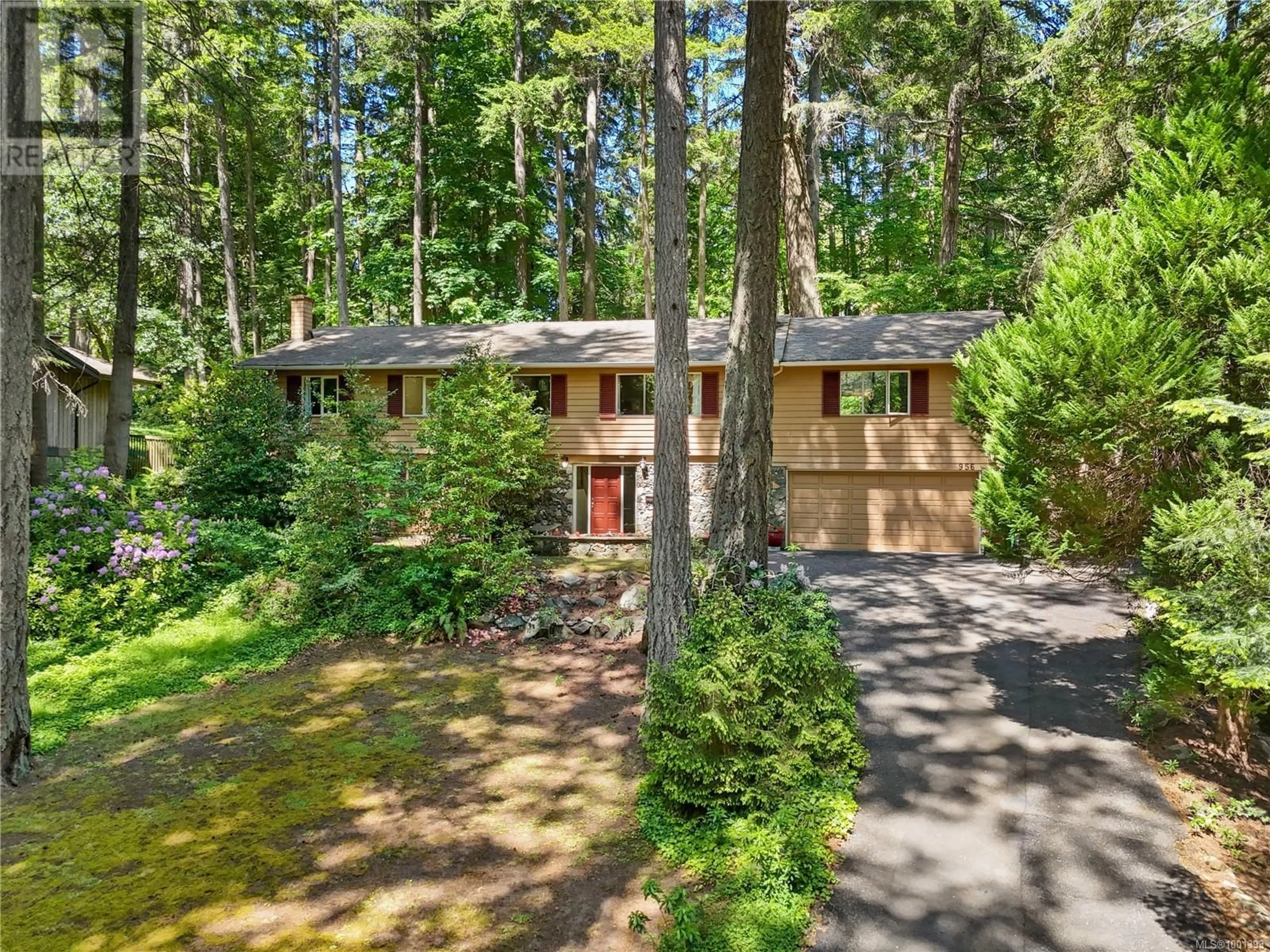 Unknown for 956 CAROLWOOD DRIVE, Saanich British Columbia V8X3V1