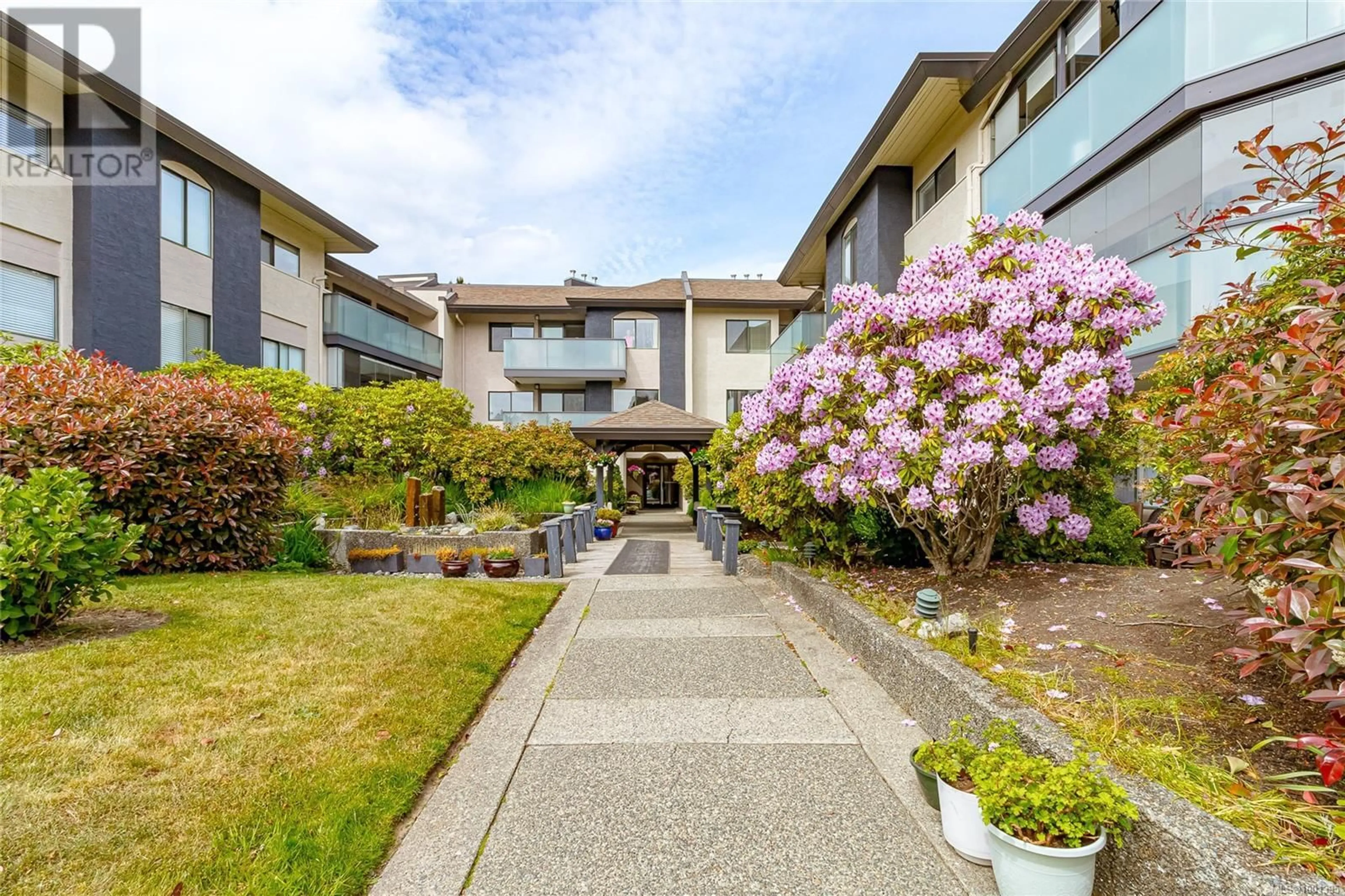 Patio, unknown for 104 - 3900 SHELBOURNE STREET, Saanich British Columbia V8P4H8