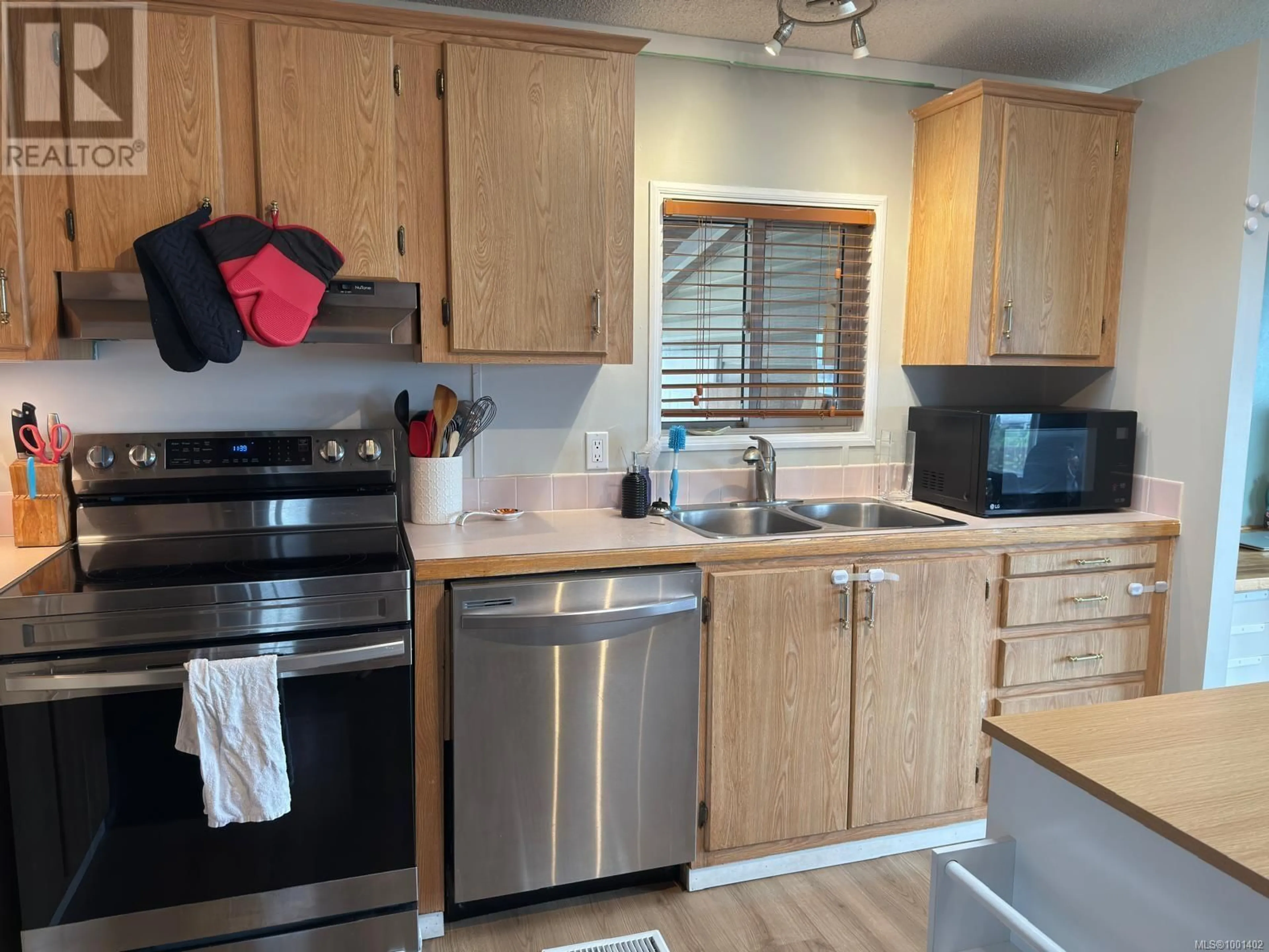 Standard kitchen, wood/laminate floor for 1792 JORDAN PLACE, Port McNeill British Columbia V0N2R0