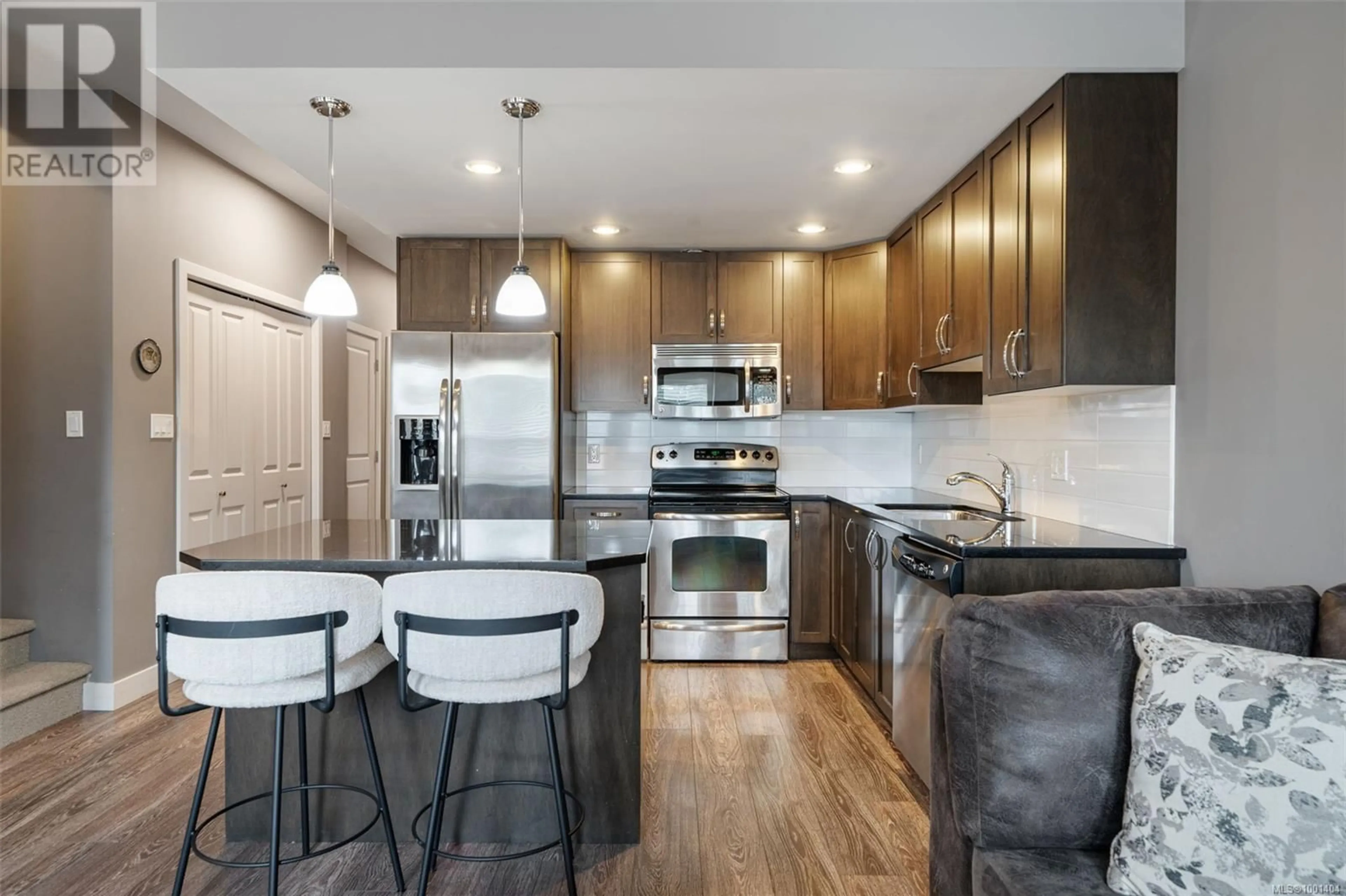 Open concept kitchen, unknown for 860 BROCK AVENUE, Langford British Columbia V9B3C6