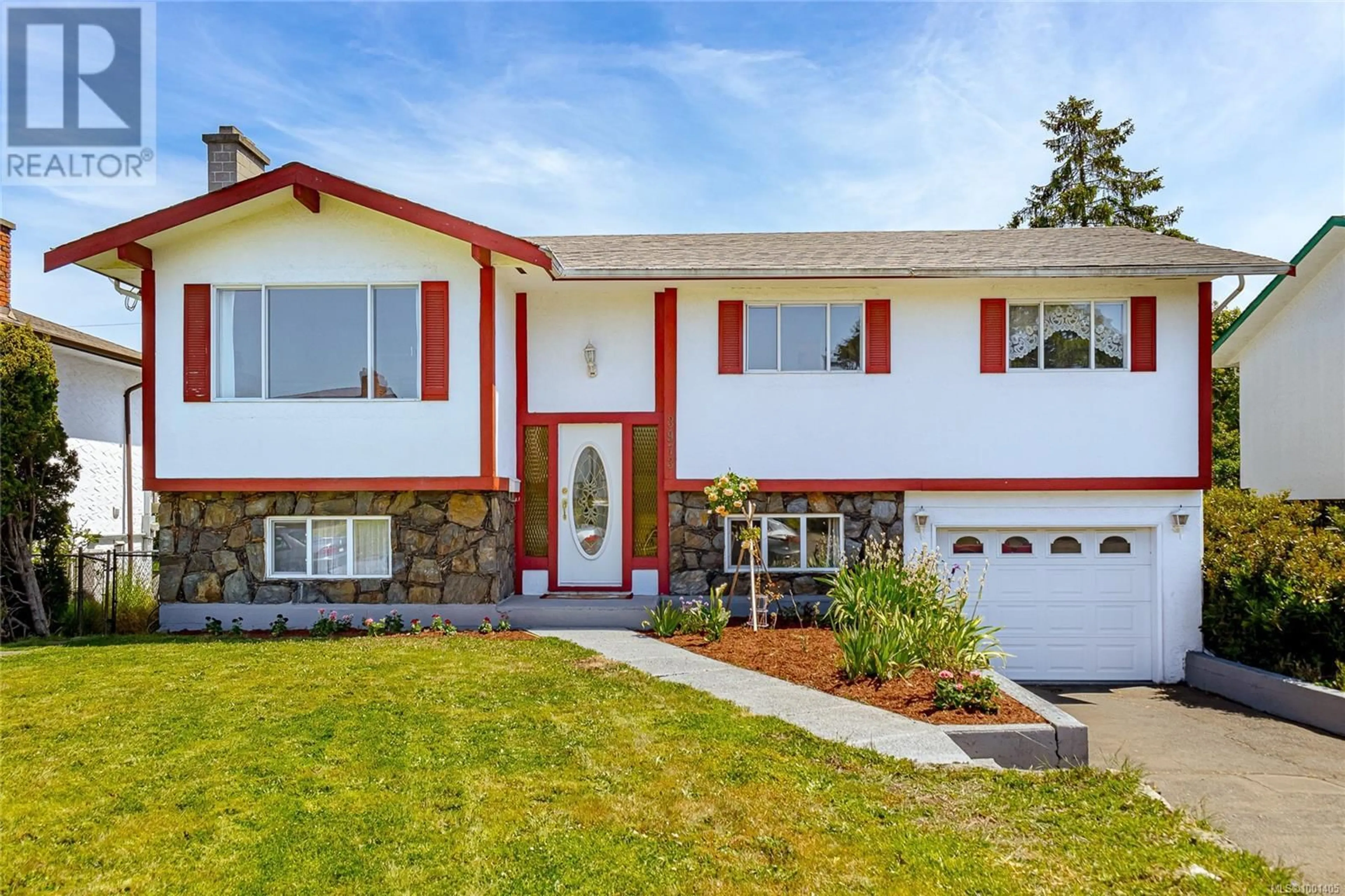 Home with vinyl exterior material, street for 3973 BIRCHWOOD STREET, Saanich British Columbia V8N3L9