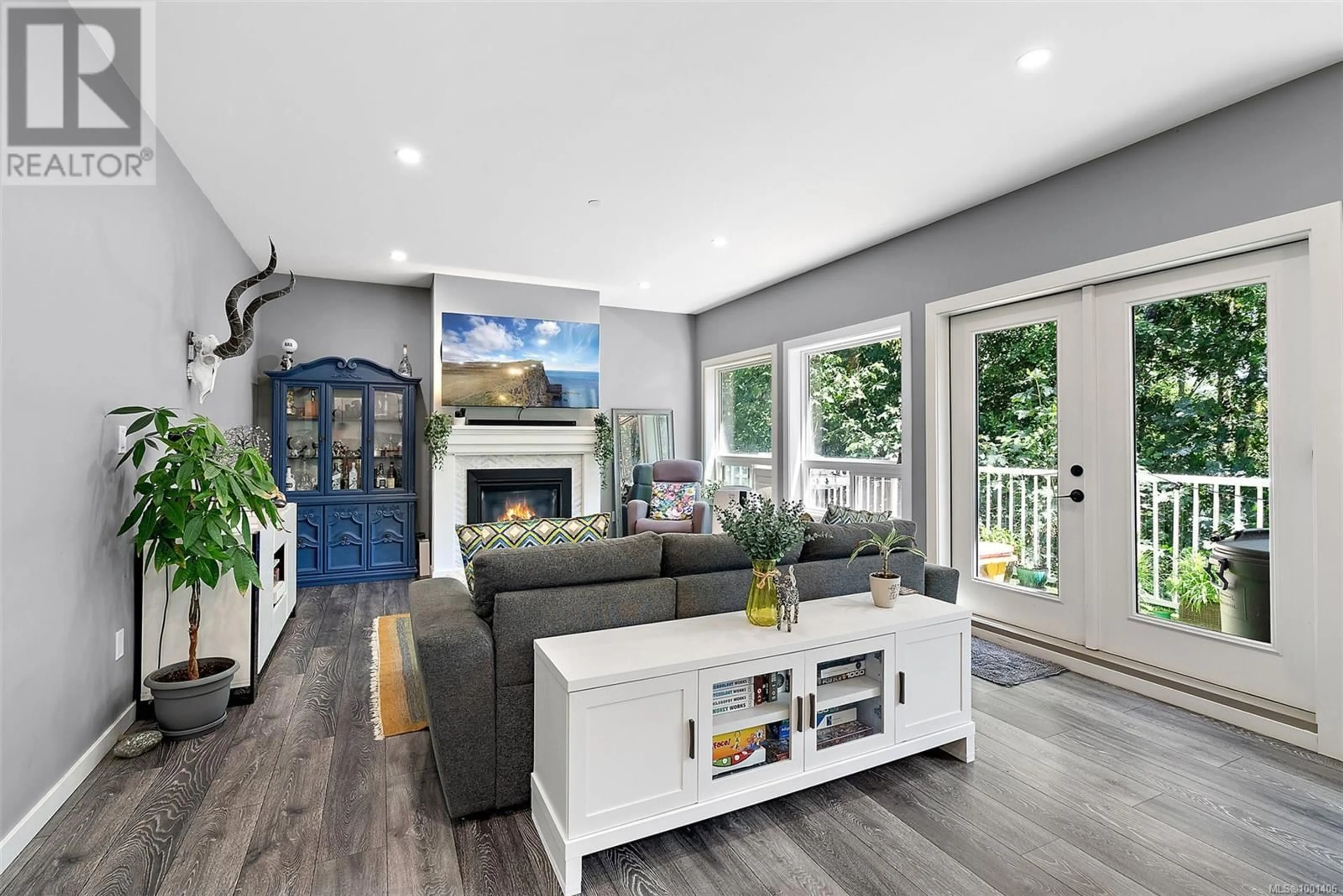Living room with furniture, unknown for 6447 HOPKINS ROAD, Sooke British Columbia V9Z1P6