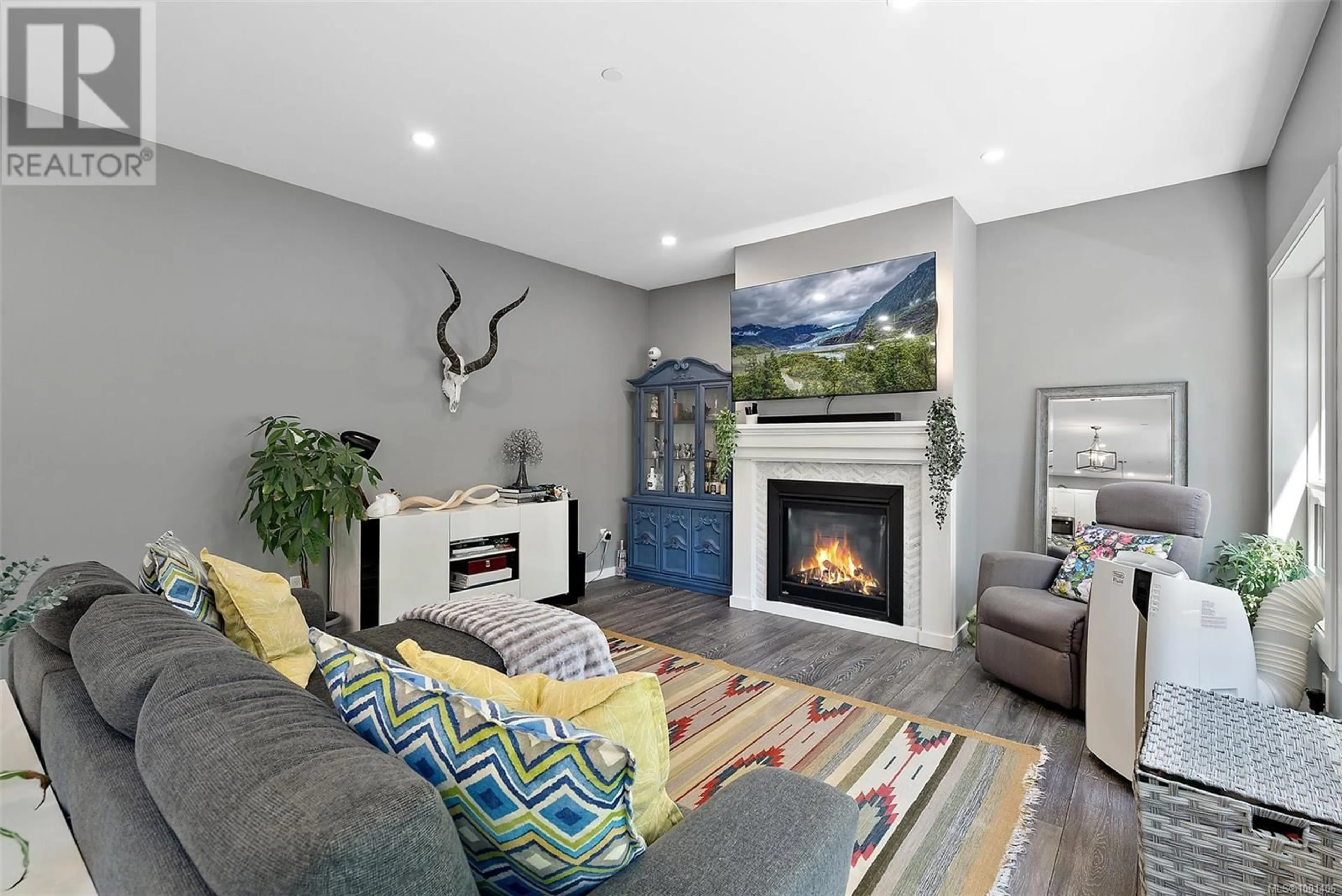Living room with furniture, unknown for 6447 HOPKINS ROAD, Sooke British Columbia V9Z1P6