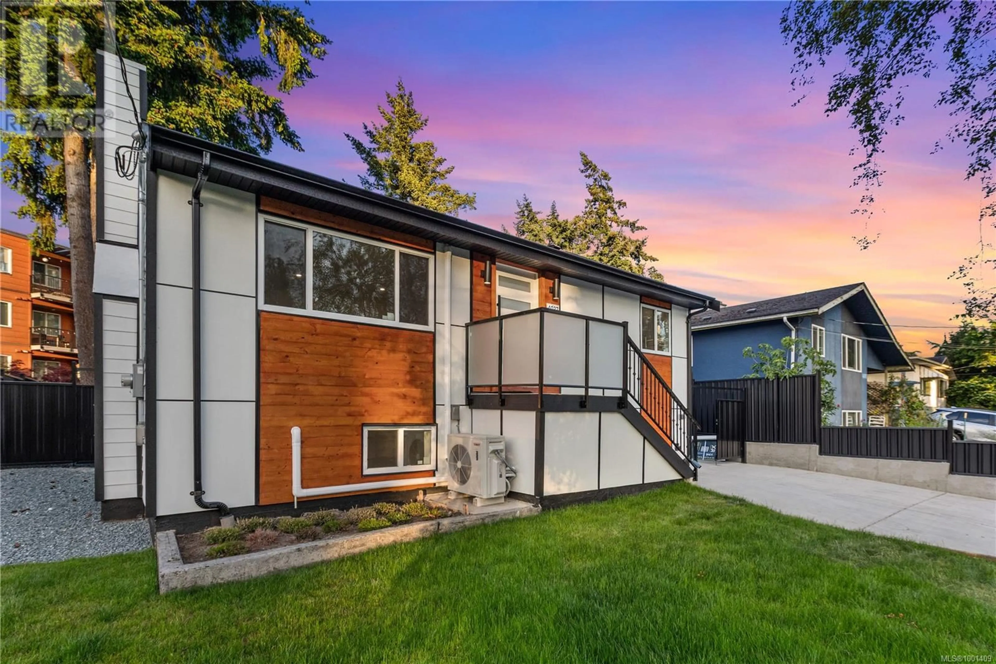 Home with vinyl exterior material, street for 4037 LAKEHILL PLACE, Saanich British Columbia V8X2J6