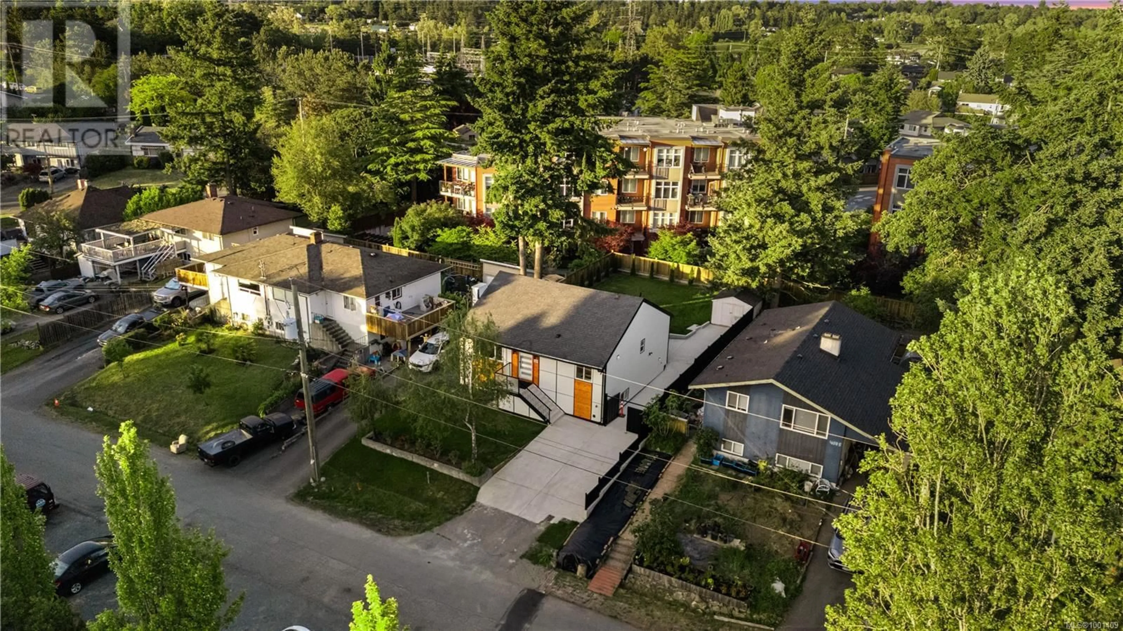 A pic from outside/outdoor area/front of a property/back of a property/a pic from drone, street for 4037 LAKEHILL PLACE, Saanich British Columbia V8X2J6