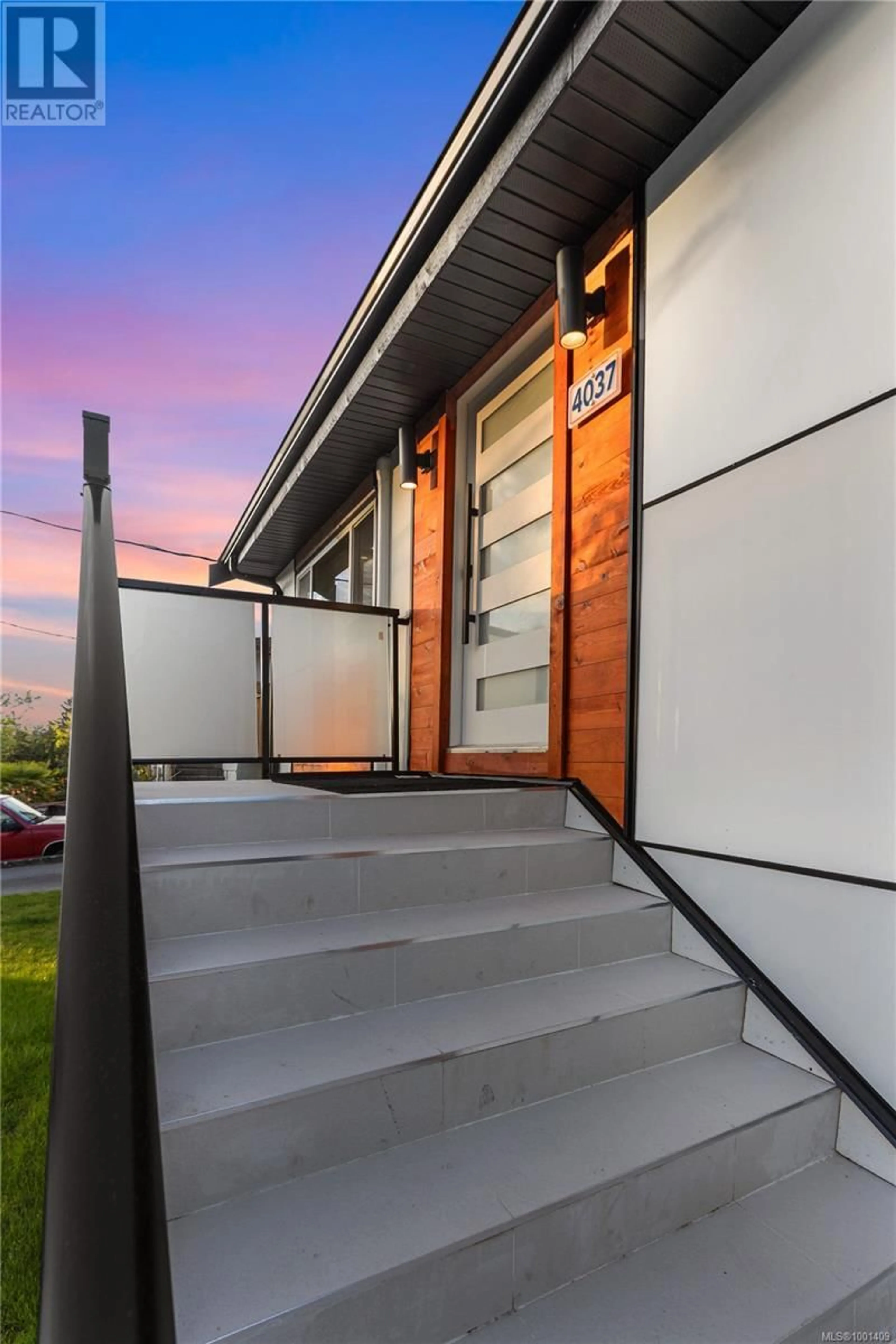 Home with vinyl exterior material, street for 4037 LAKEHILL PLACE, Saanich British Columbia V8X2J6