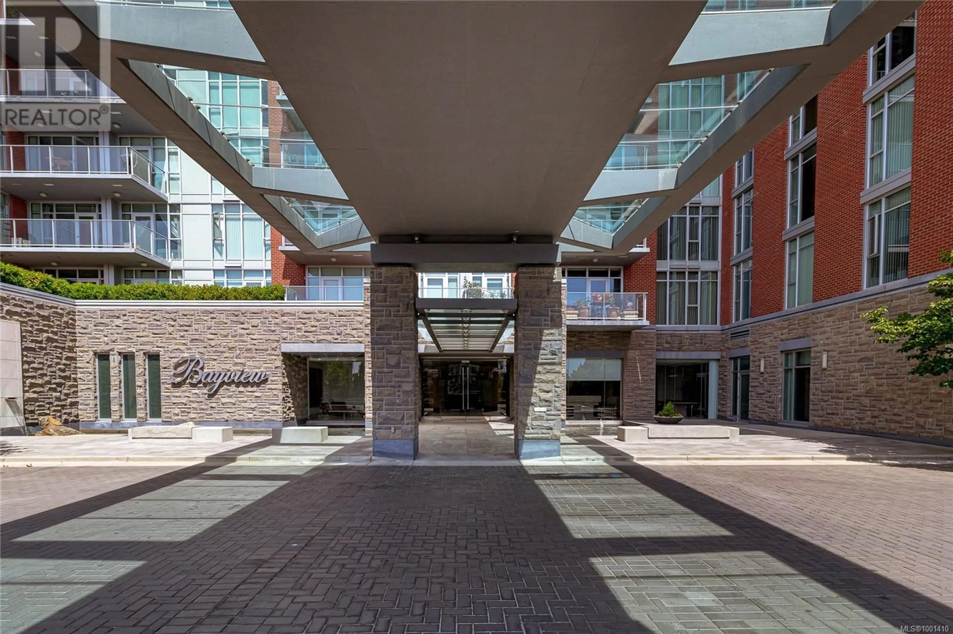 Indoor foyer for 612 - 100 SAGHALIE ROAD, Victoria British Columbia V9A0A1