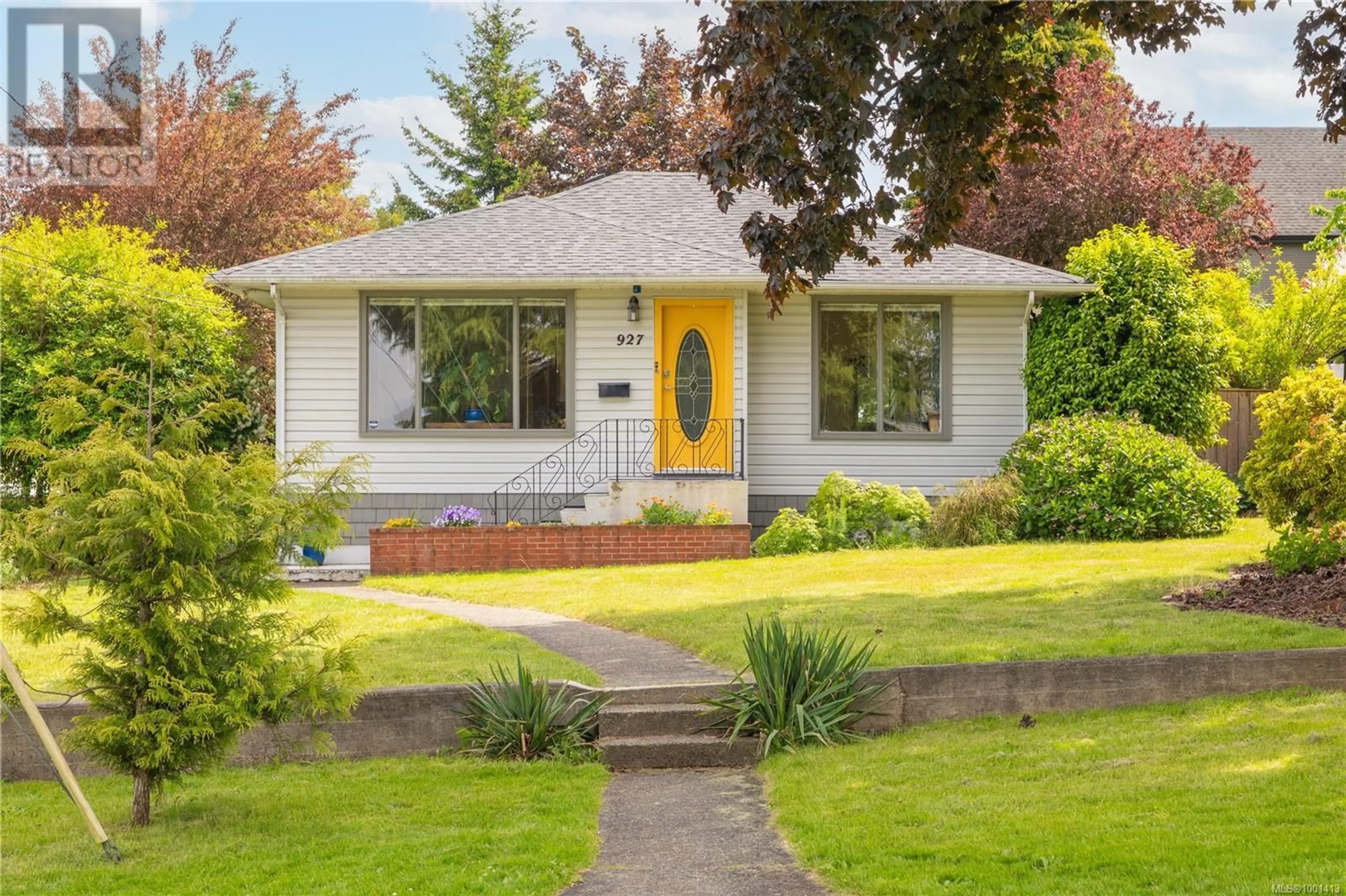 Home with vinyl exterior material, street for 927 CAMPBELL STREET, Nanaimo British Columbia V9R3H5