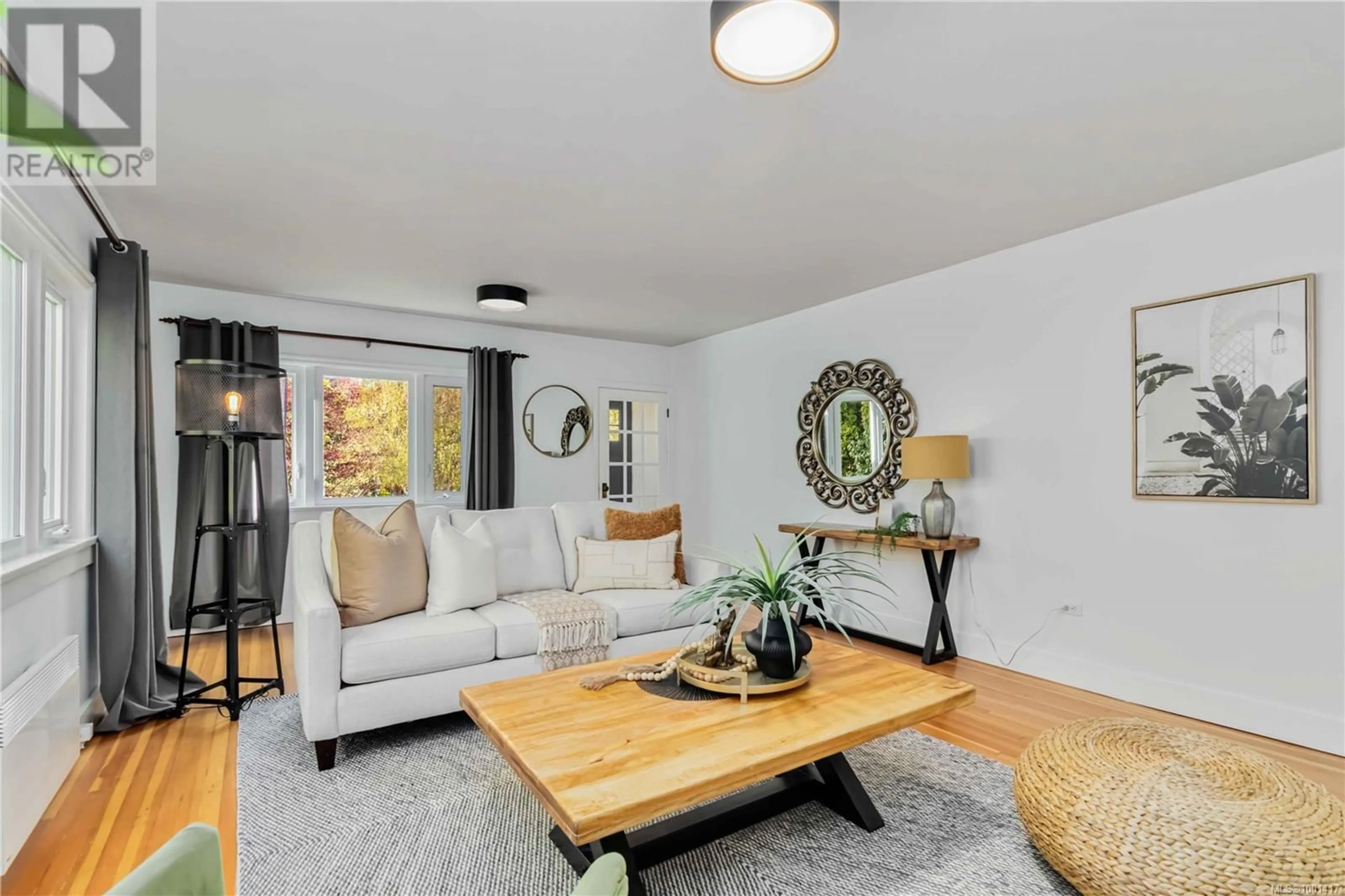 Living room with furniture, unknown for 1064 DEAL STREET, Oak Bay British Columbia V8S5G5