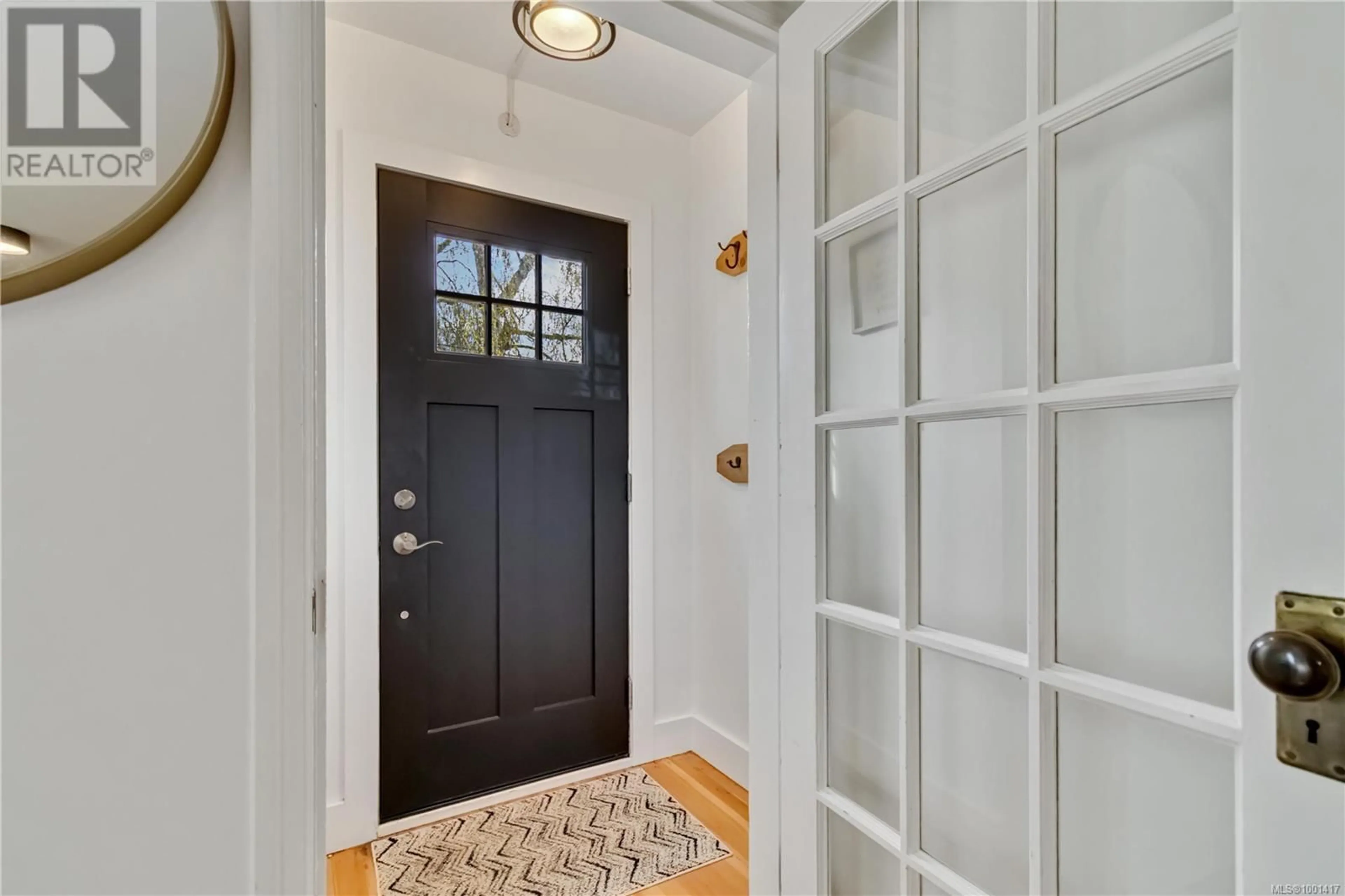 Indoor entryway for 1064 DEAL STREET, Oak Bay British Columbia V8S5G5
