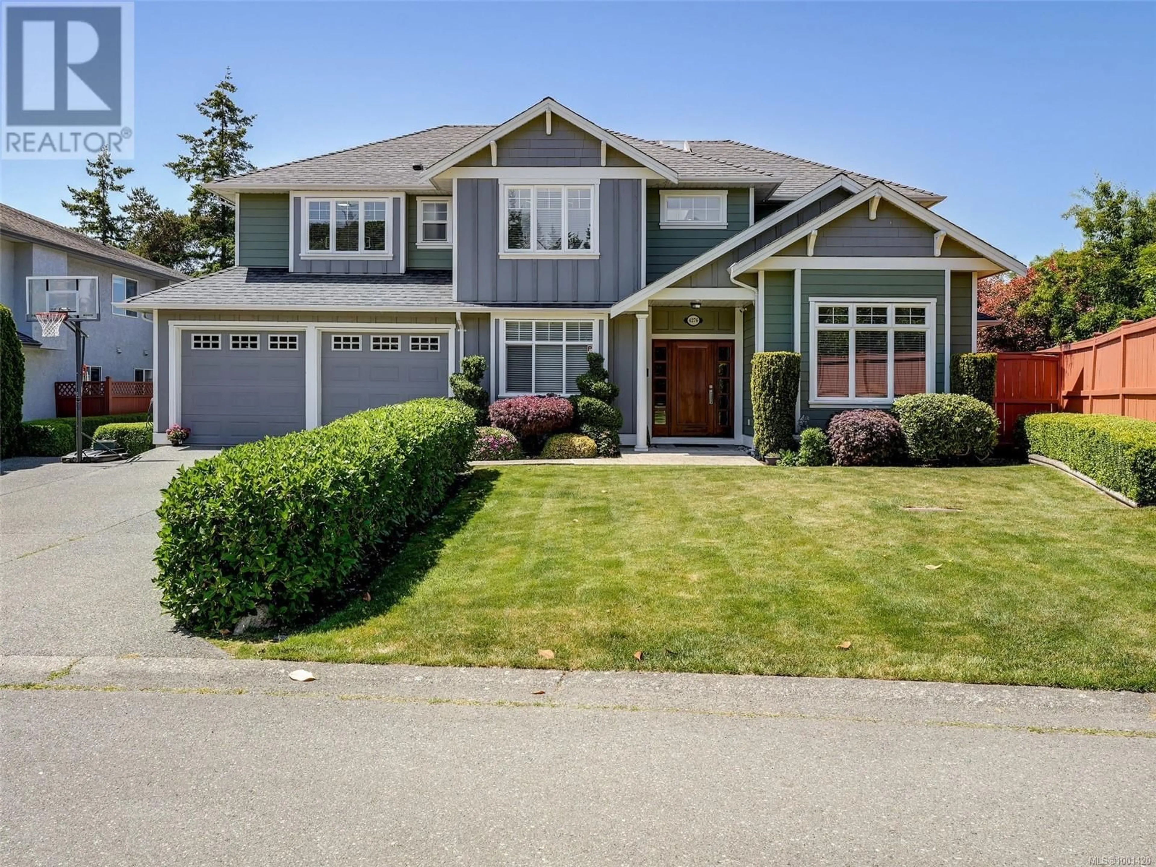 Home with vinyl exterior material, street for 4276 KINCAID STREET, Saanich British Columbia V8X4R3