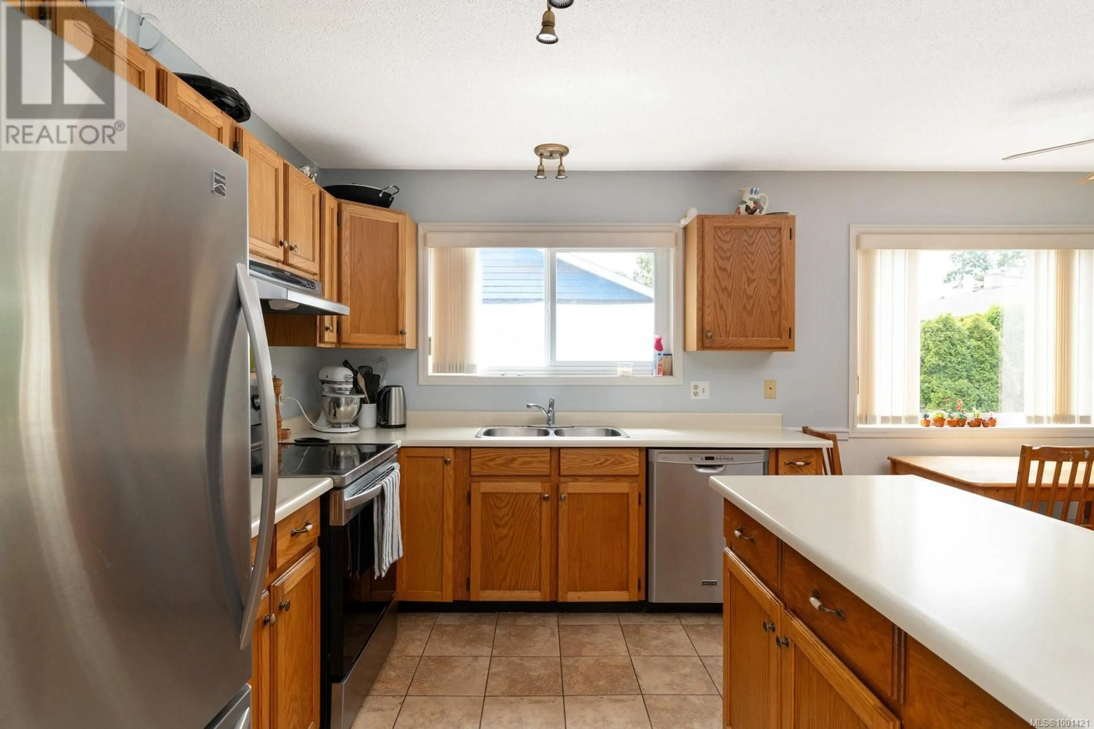 Standard kitchen, ceramic/tile floor for 3996 CEDAR HILL ROAD, Saanich British Columbia V8N3C1